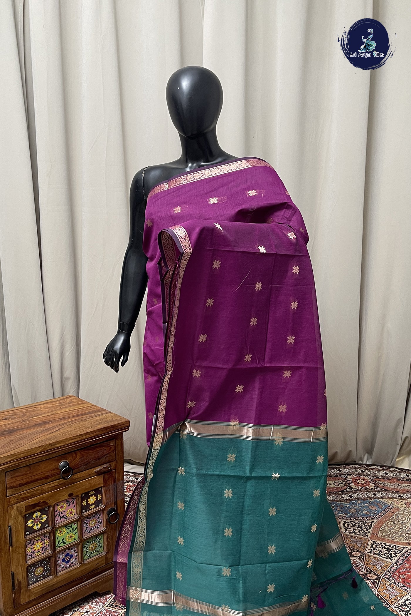Dual Tone Wine Maheshwari Silk Saree With Zari Buttas Pattern