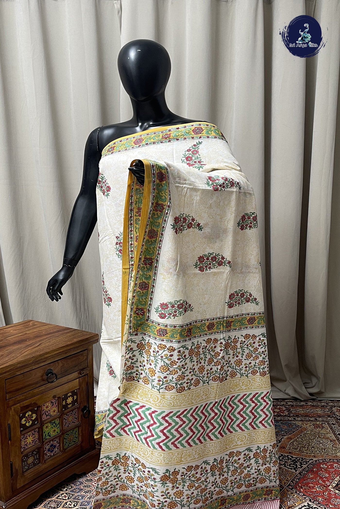 Off White Cotton Saree With Printed Pattern