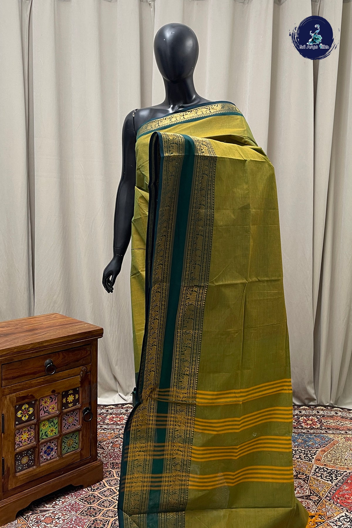Yellowish Green Kanchi Cotton Saree With Plain Pattern