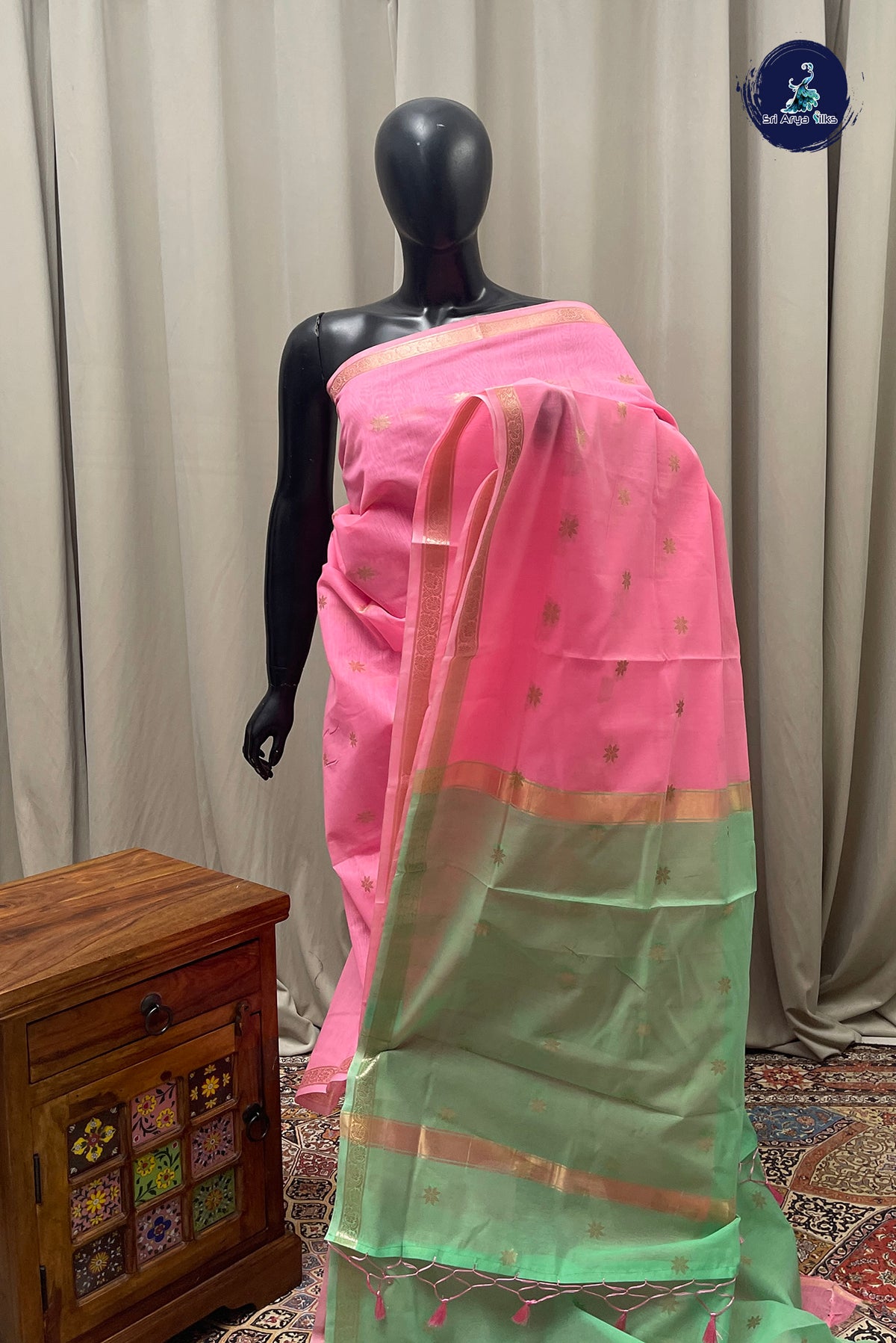 Pink Maheswari Silk Cotton Sarees With Zari Buttas Pattern
