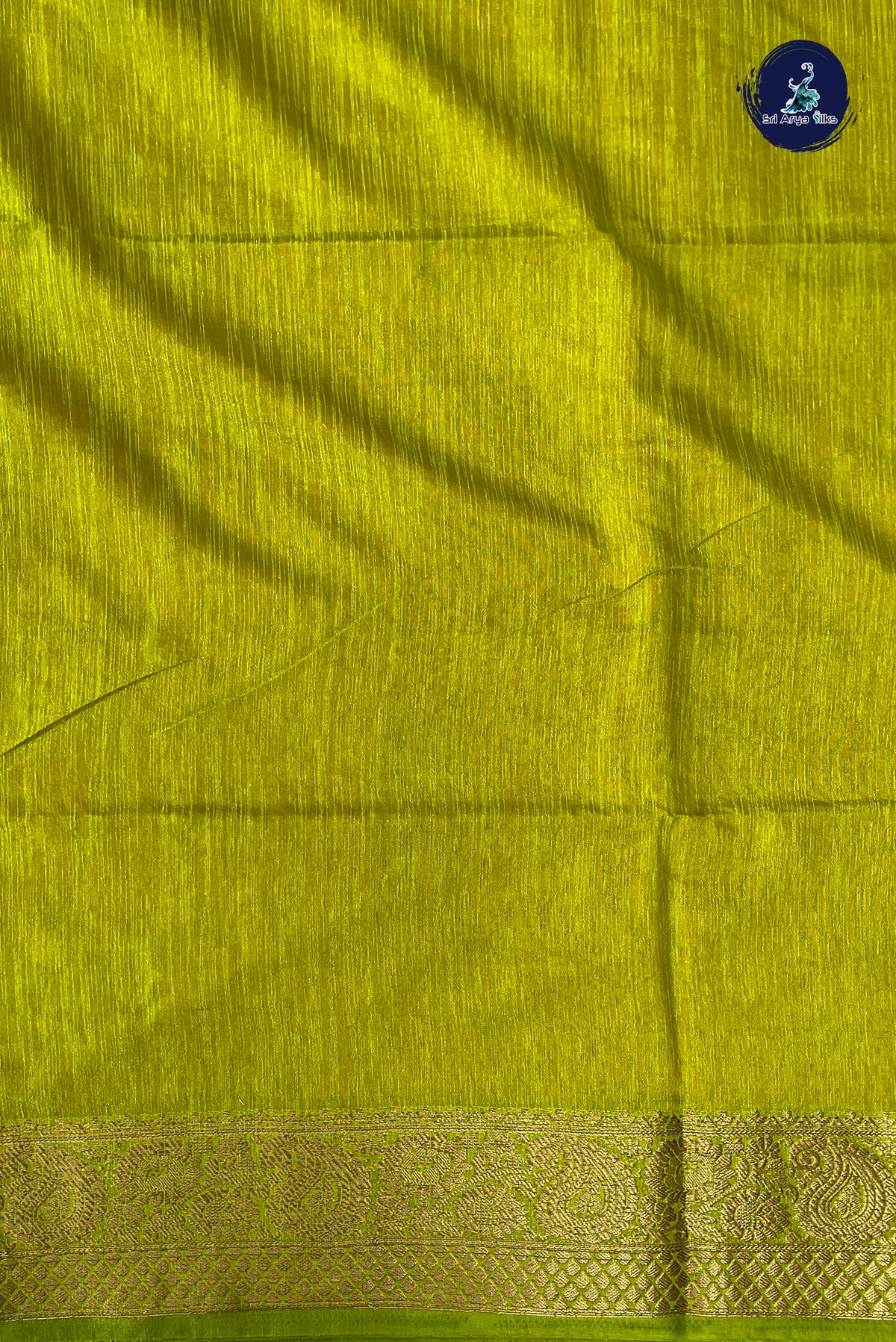 Maroon Raw Silk Saree With Plain Pattern
