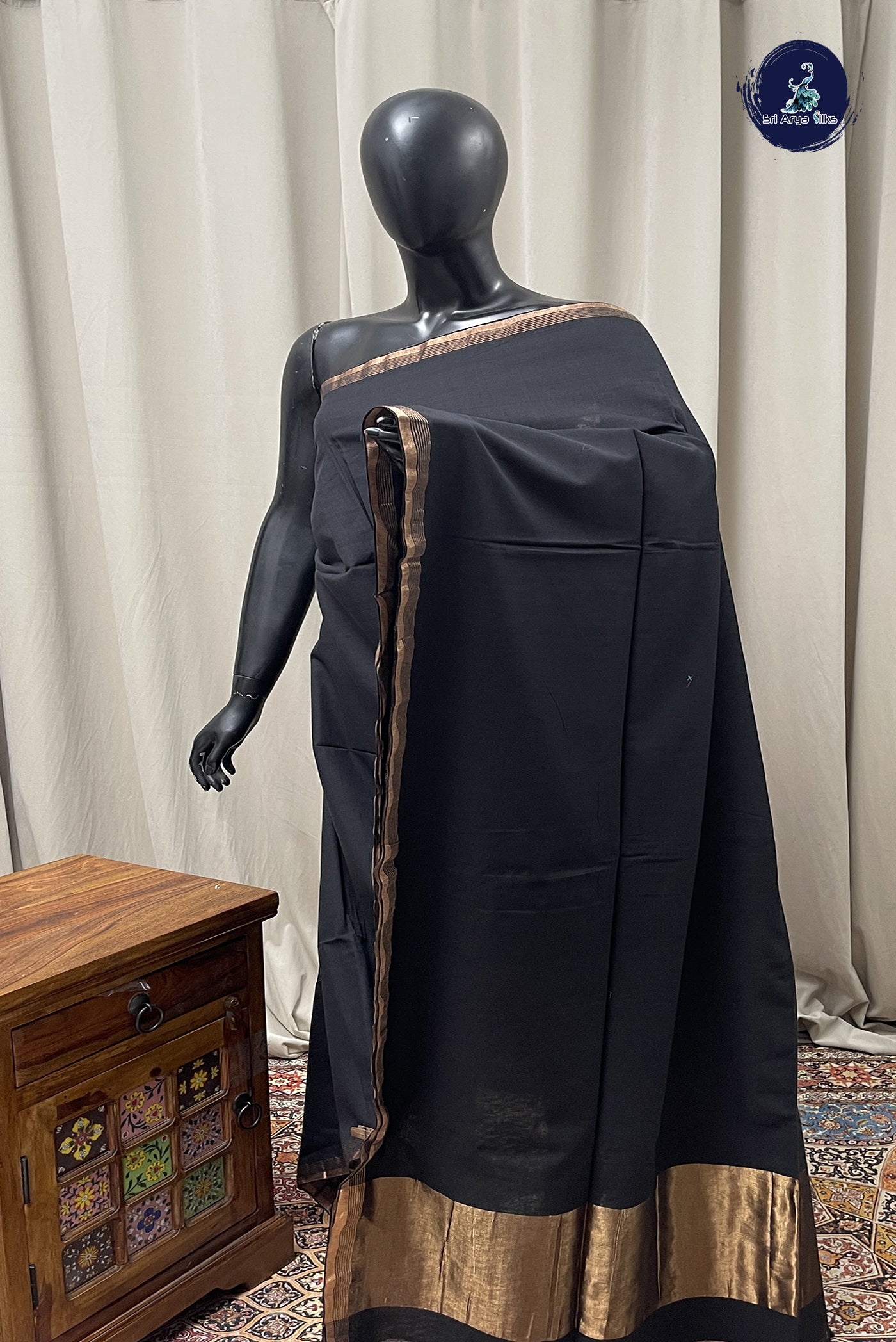Black Linen Saree With Plain Pattern