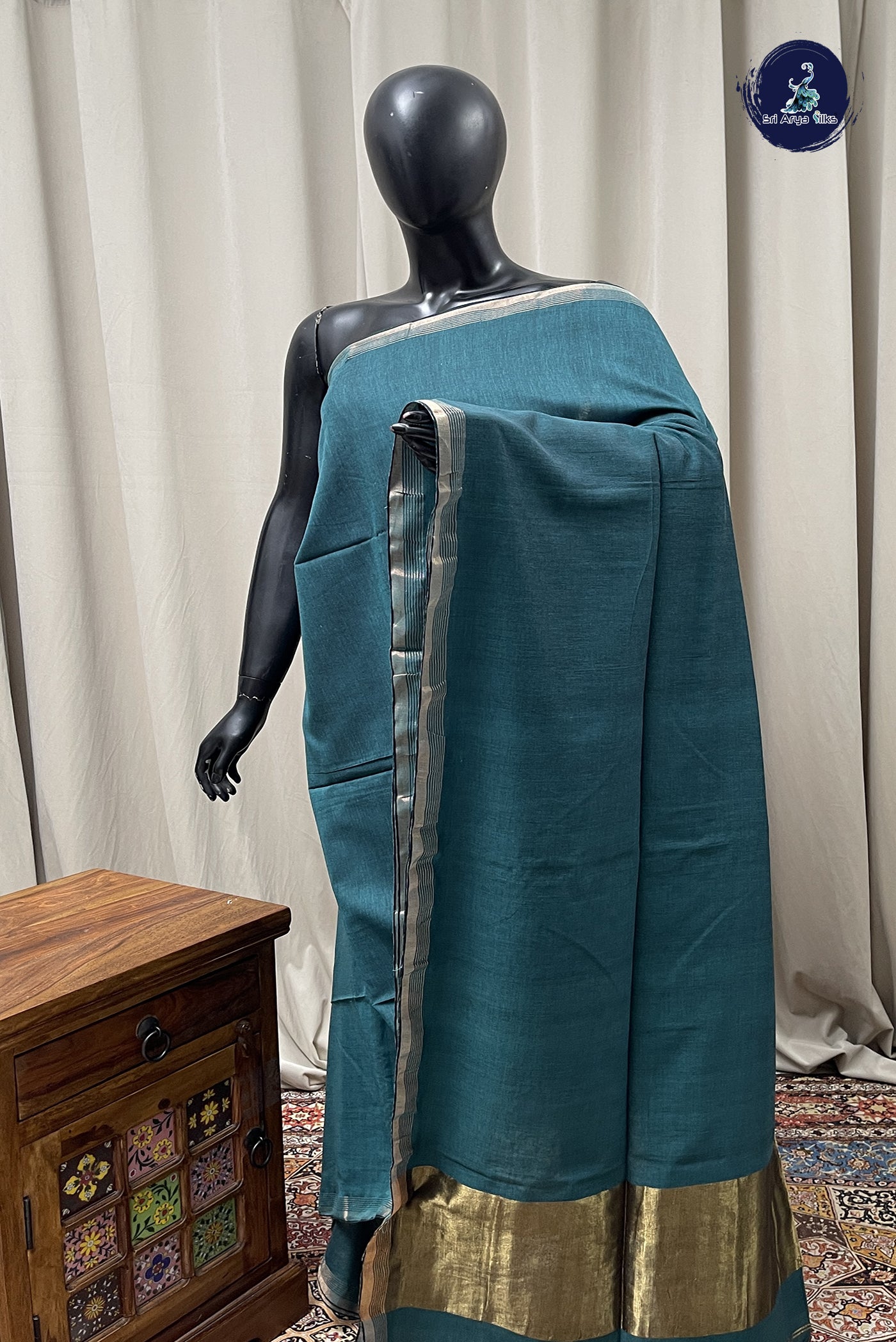 Peacock Blue Linen Saree With Plain Pattern