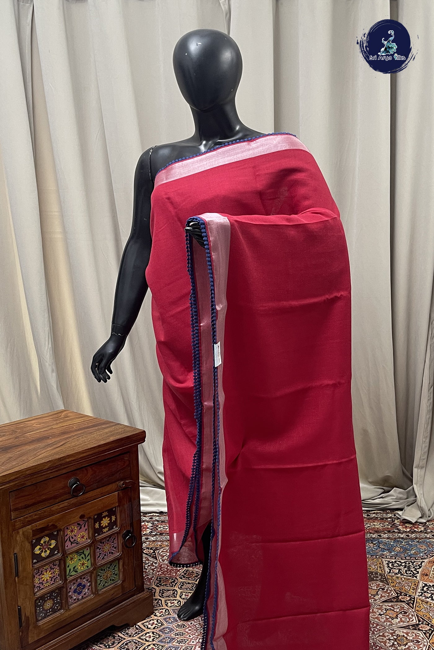 Red Linen Saree With Plain Pattern