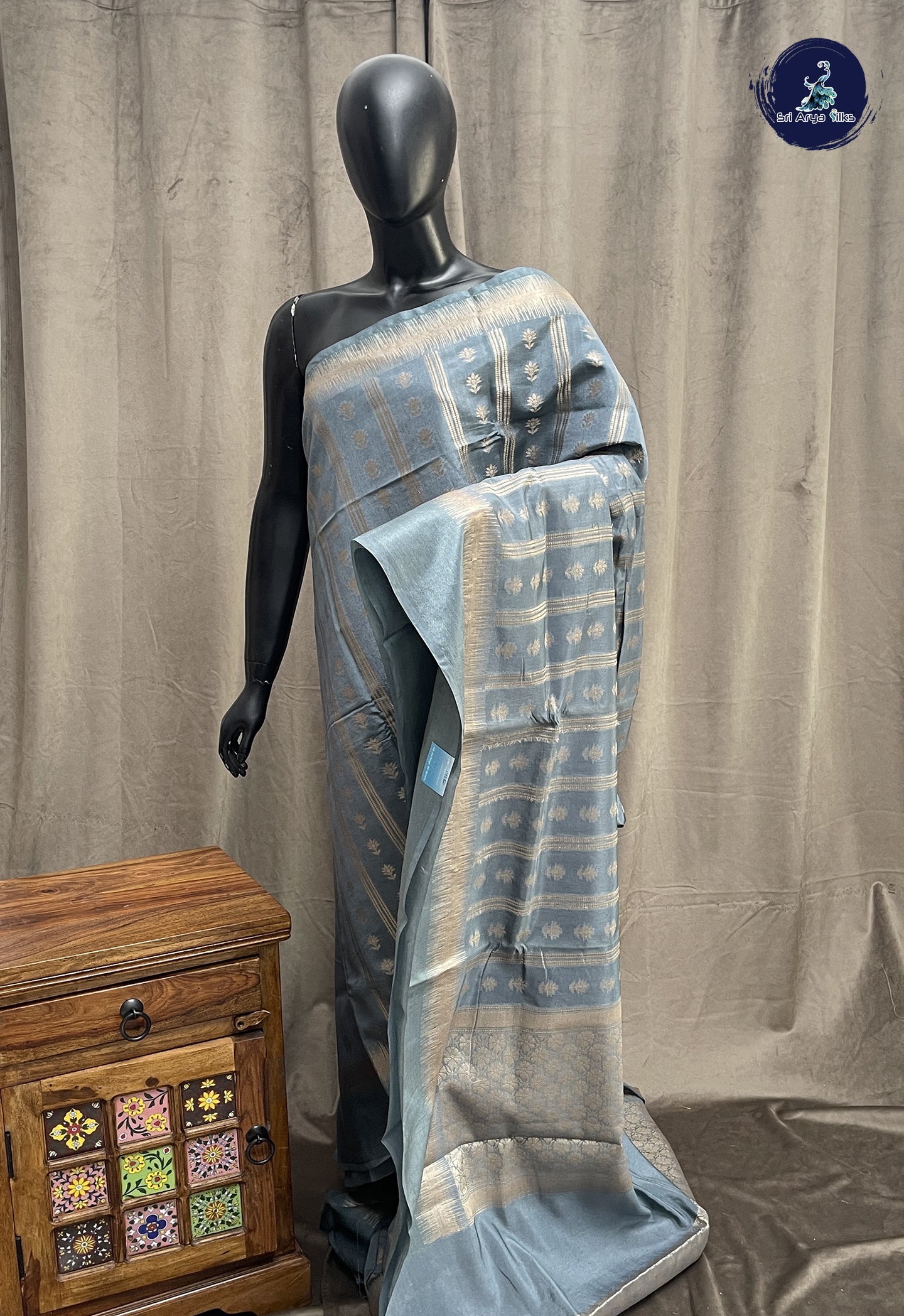 Grey Semi Raw Silk Saree With Zari Woven Pattern