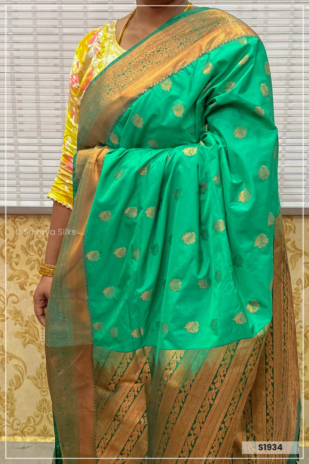 Teal and Bottle Green Kanchivaram Semi Soft Silk Saree.