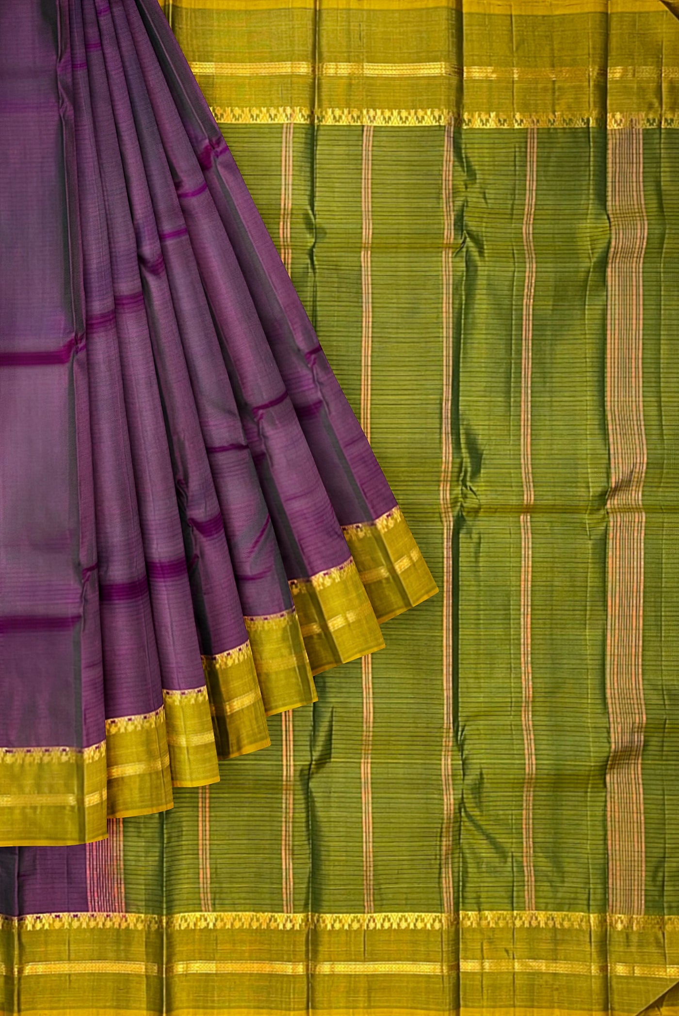 Dual Tone Purple Light Weight Silk Saree With Plain Pattern