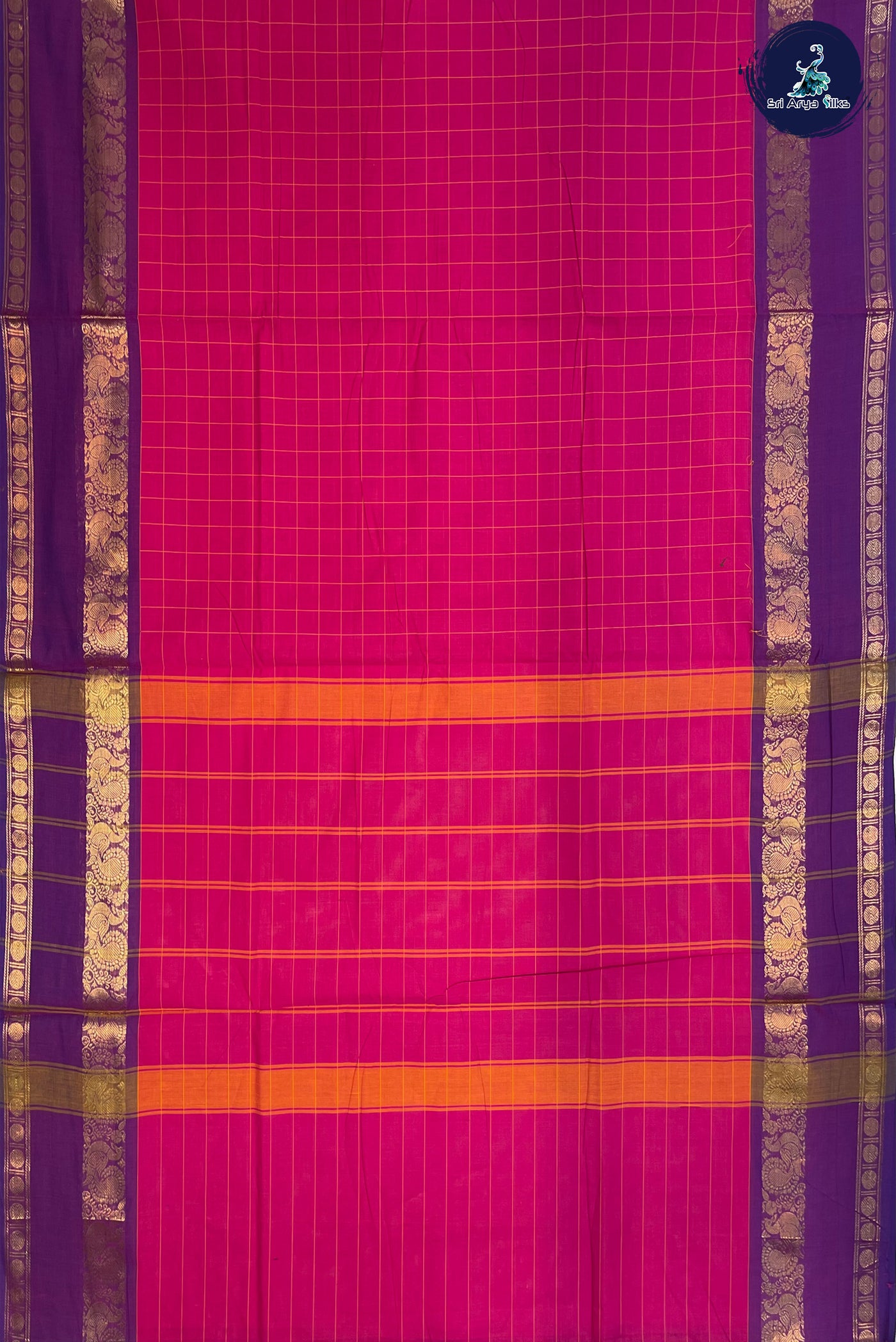Magenta 10 Yards Gift Saree With Checked Pattern