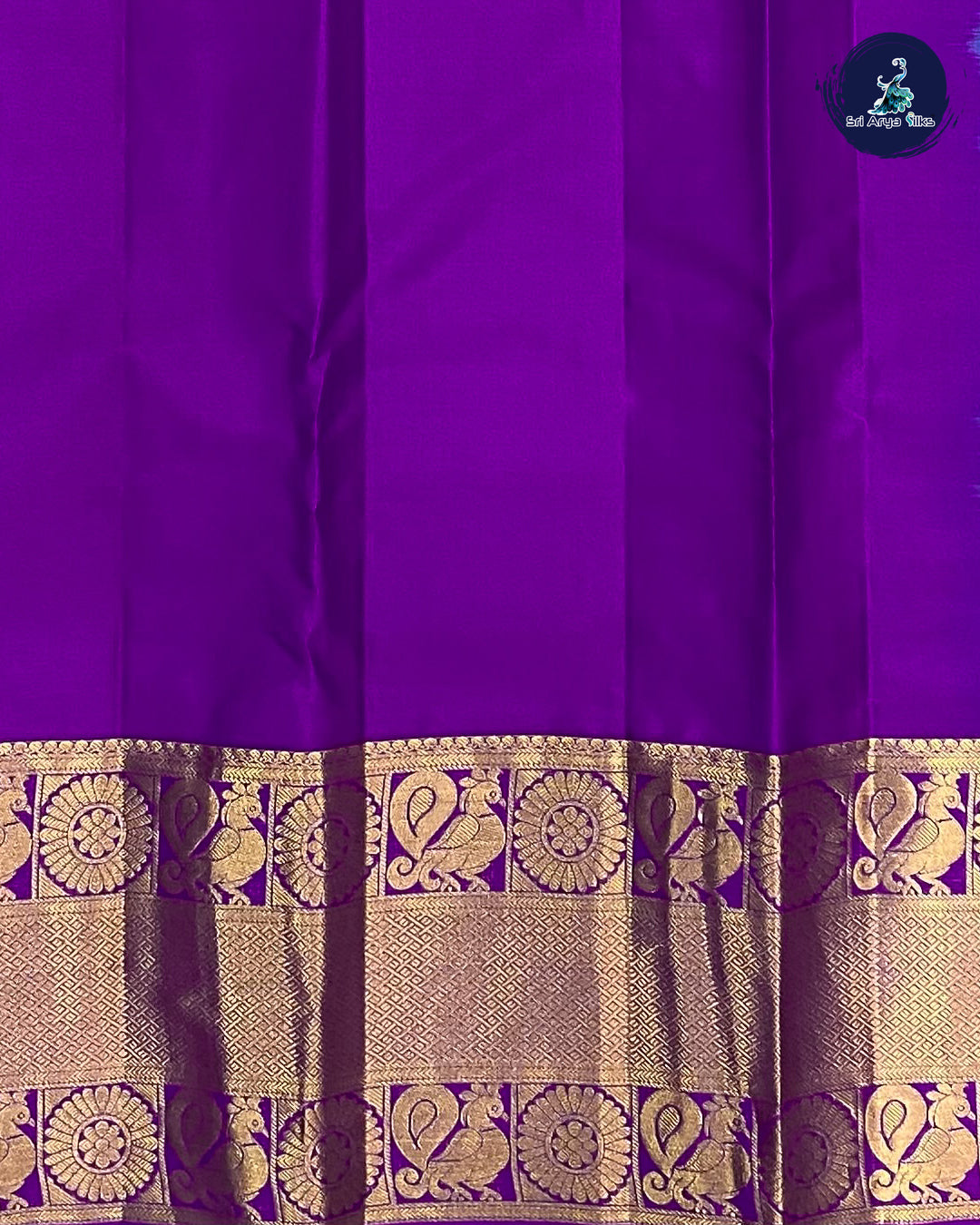 Unique Borderless Kanjeevaram Soft Silk Saree in Blue with Peacock Zar –  Shobitam