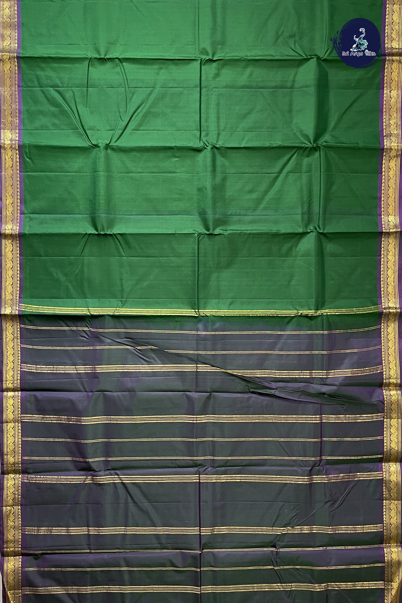 Dark Green Light Weight Silk Saree With Plain Pattern