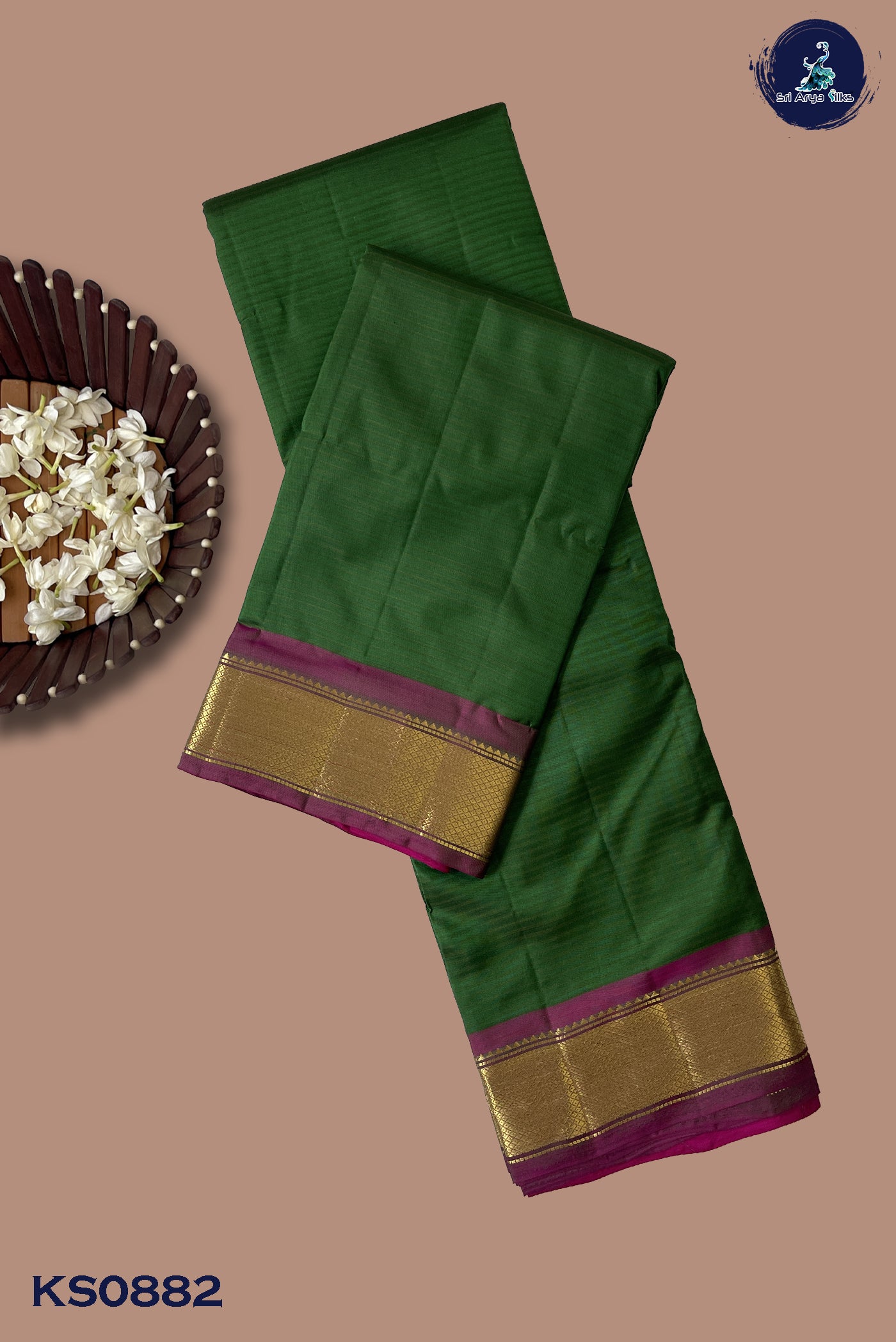 Dark Green Light Weight Silk Saree With Plain Pattern