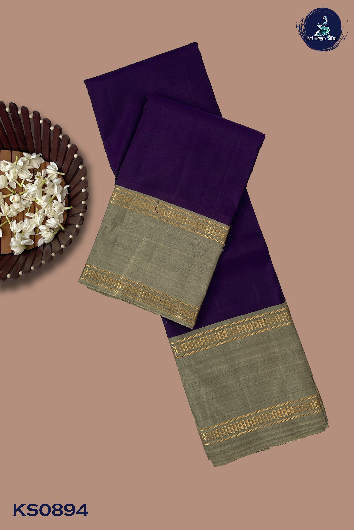 Dark Brinjal Light Weight Silk Saree With Plain Pattern