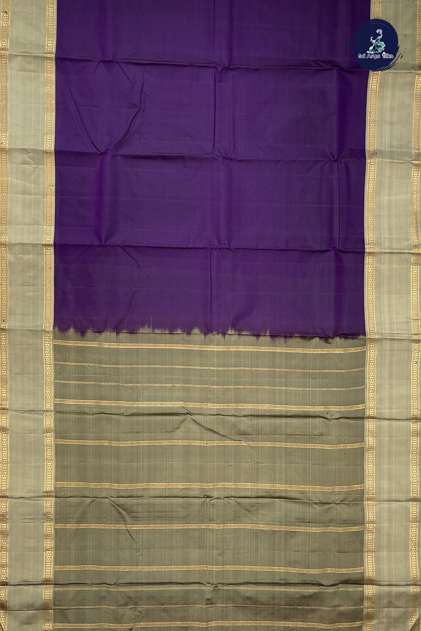 Dark Brinjal Light Weight Silk Saree With Plain Pattern