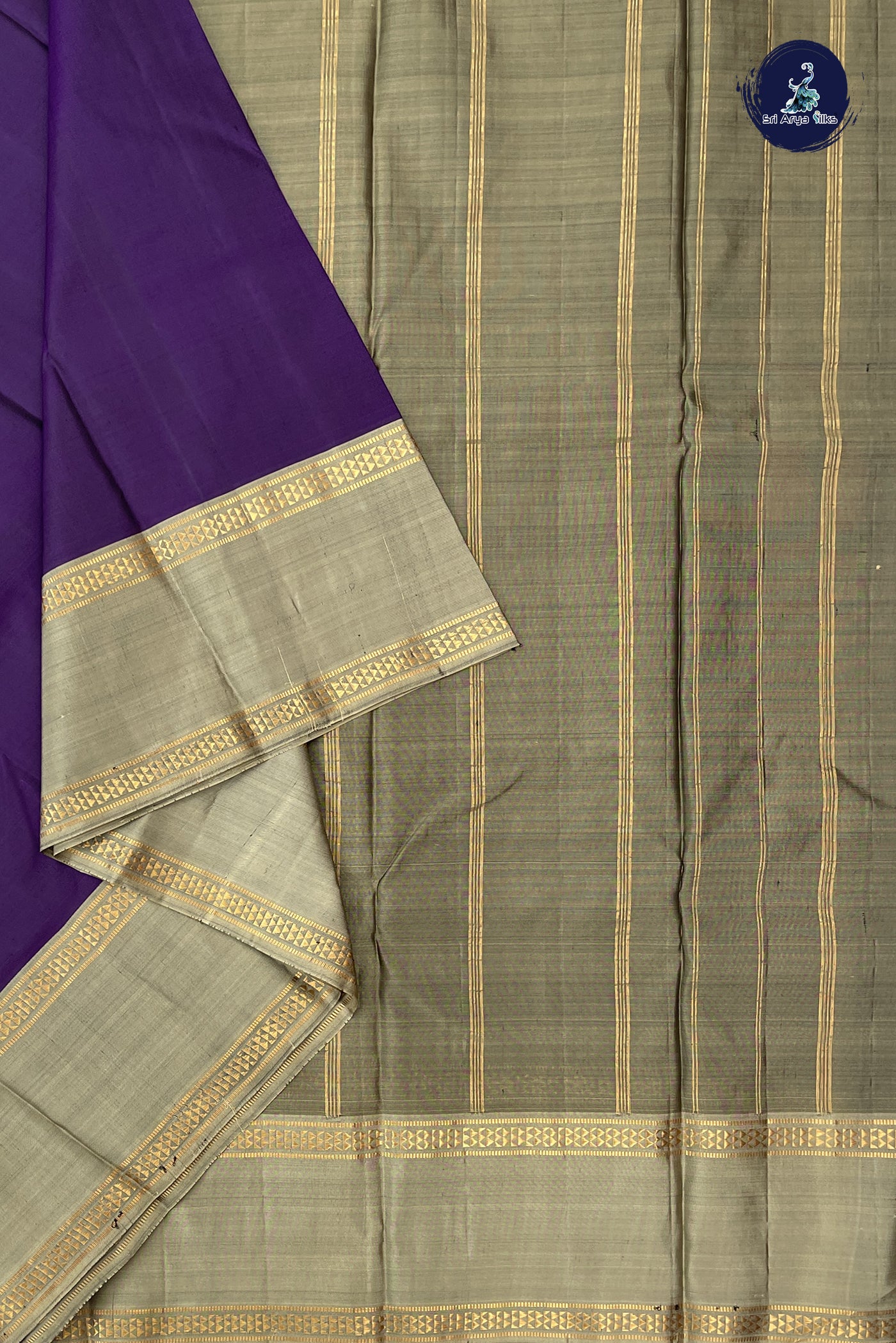 Dark Brinjal Light Weight Silk Saree With Plain Pattern