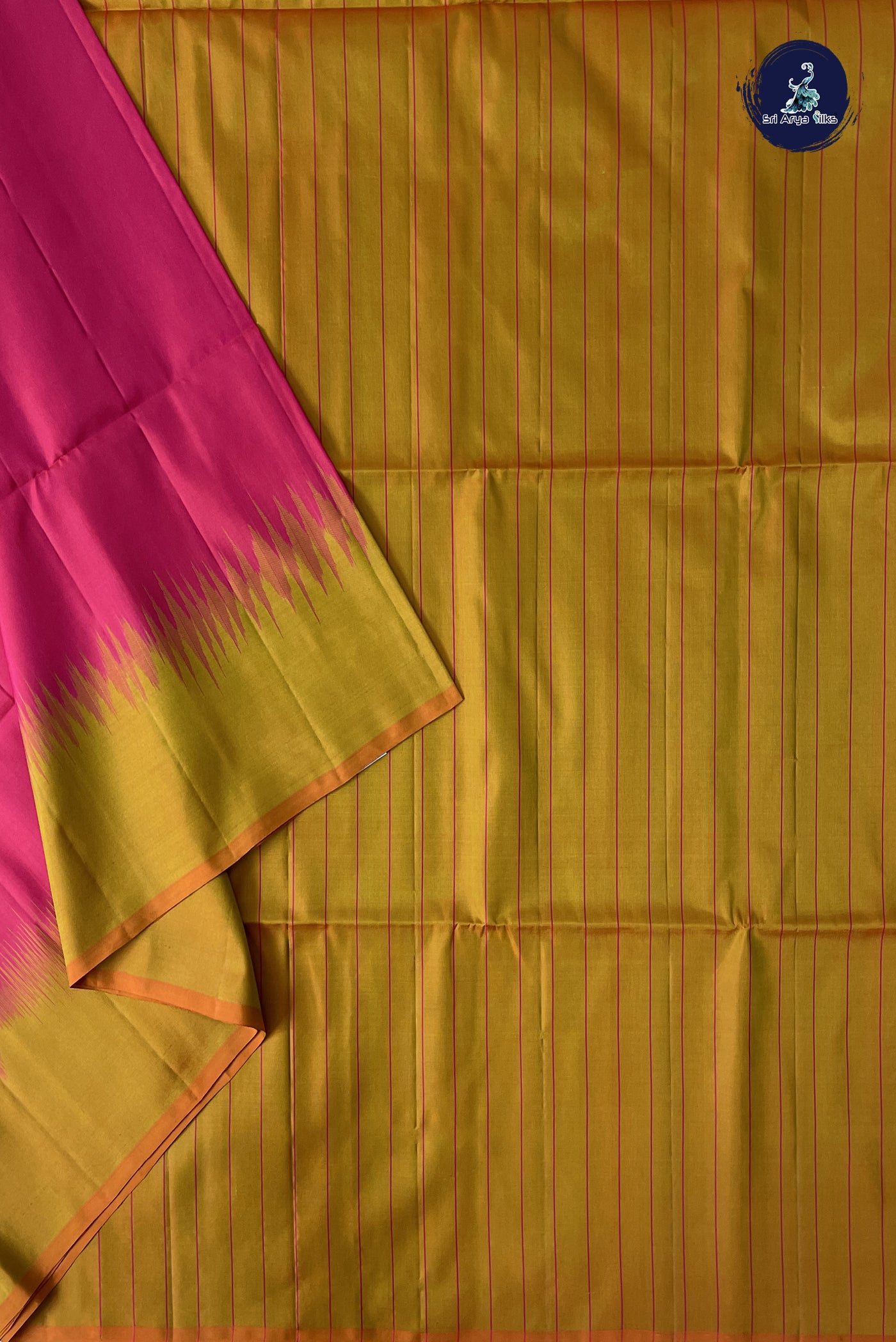 Dual Tone Pink Soft Silk Saree With Plain Pattern
