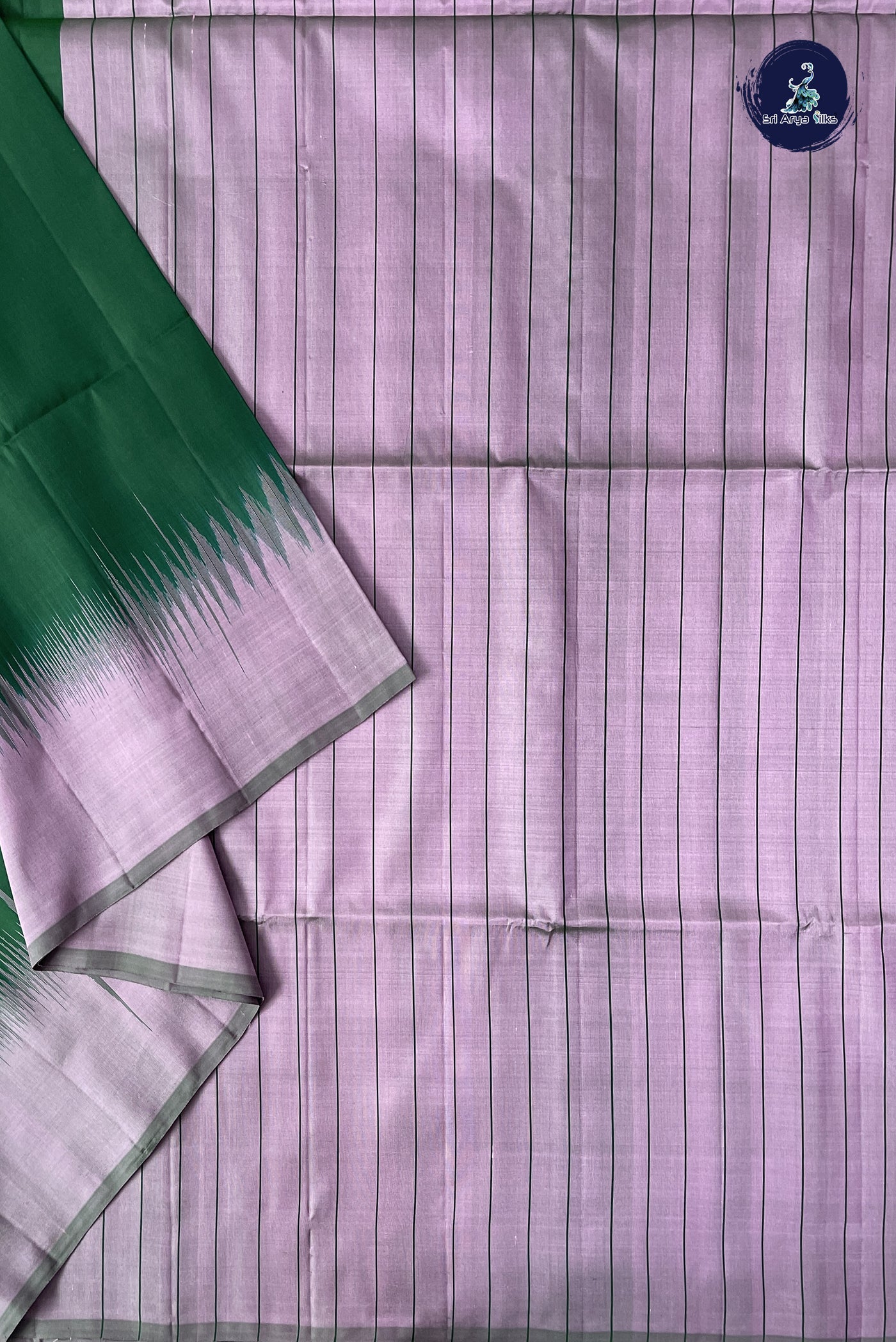 Bottle Green Soft Silk Saree With Plain Pattern