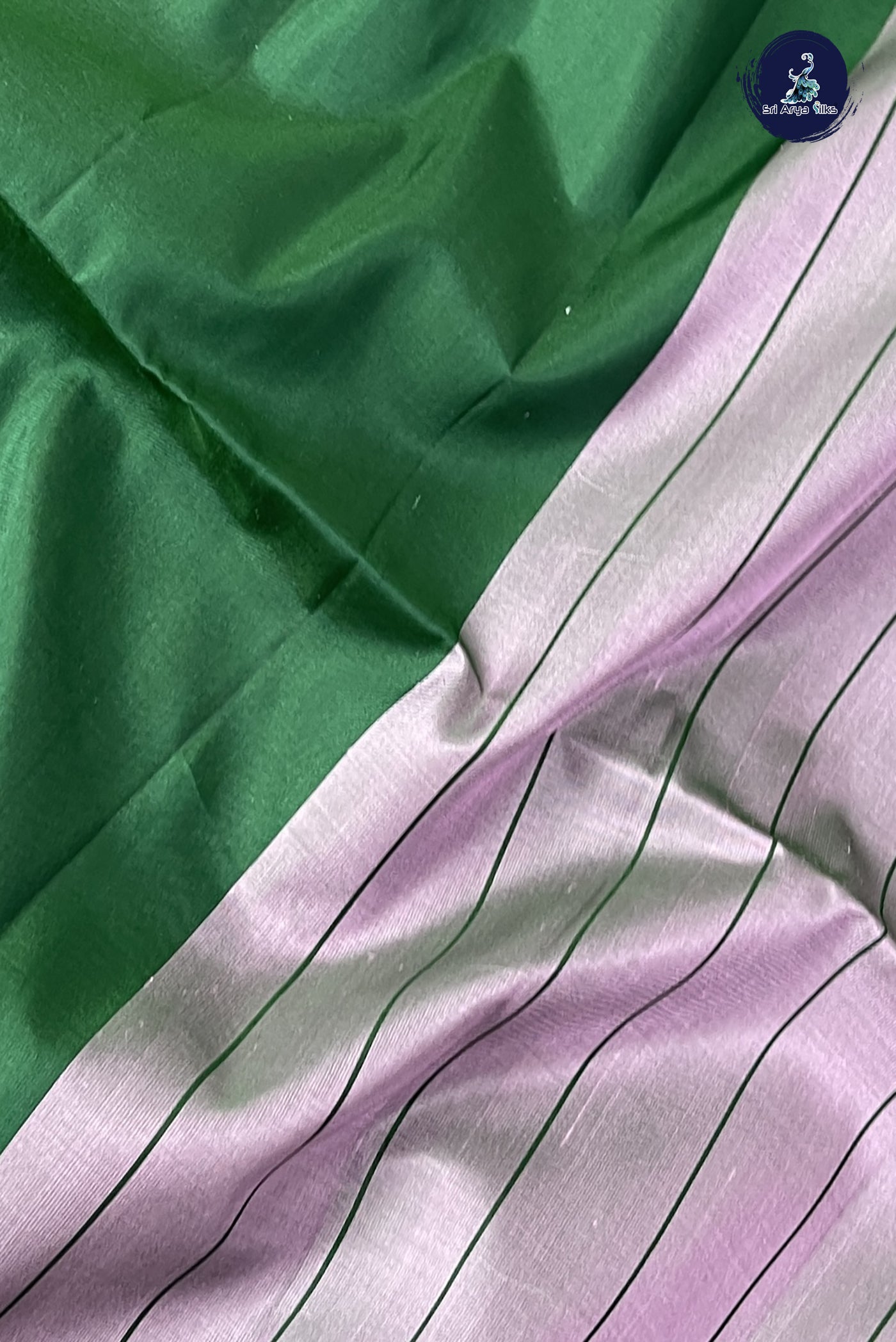 Bottle Green Soft Silk Saree With Plain Pattern