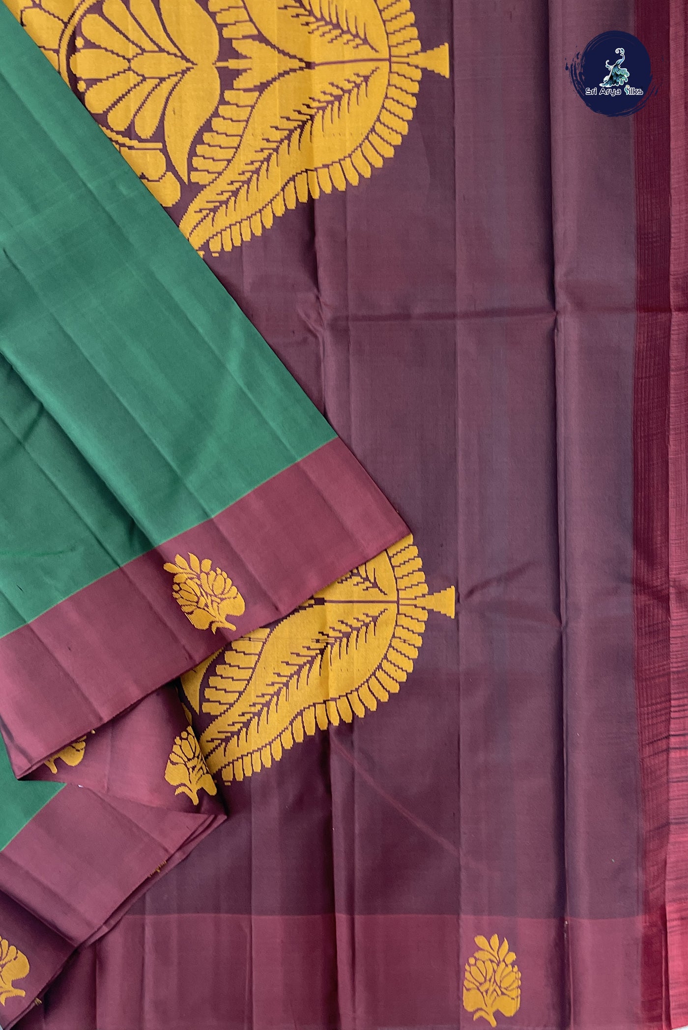 Bottle Green Light Weight Silk Saree With Plain Pattern