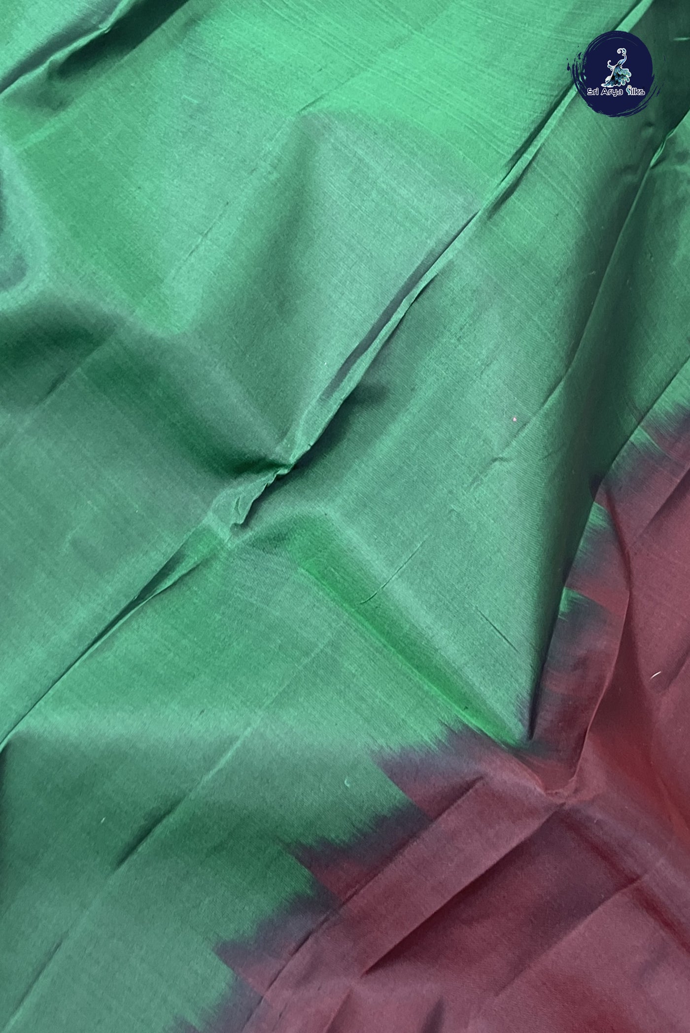 Bottle Green Light Weight Silk Saree With Plain Pattern