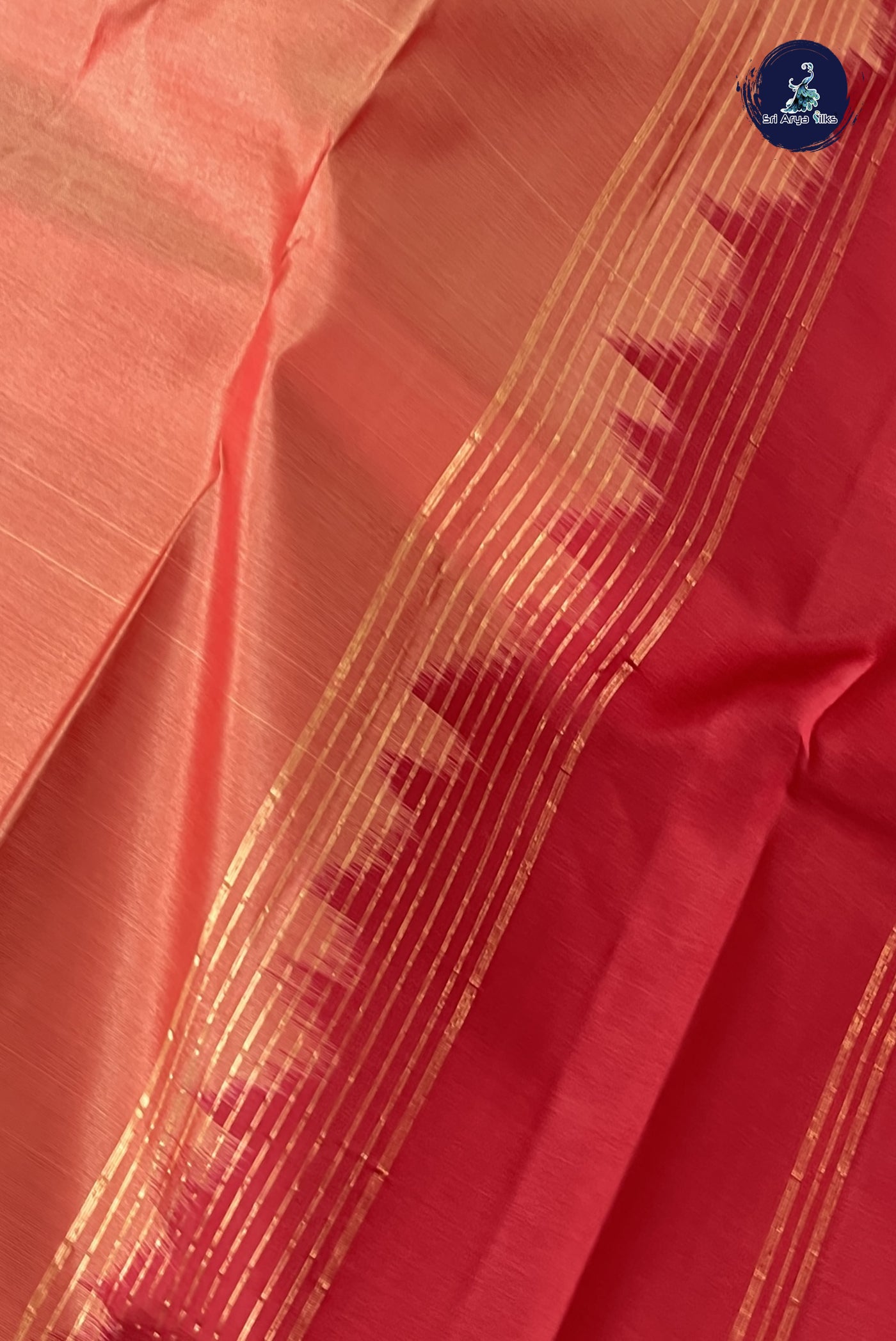 Kanagambaram Shade Light Weight Silk Saree With Plain Pattern