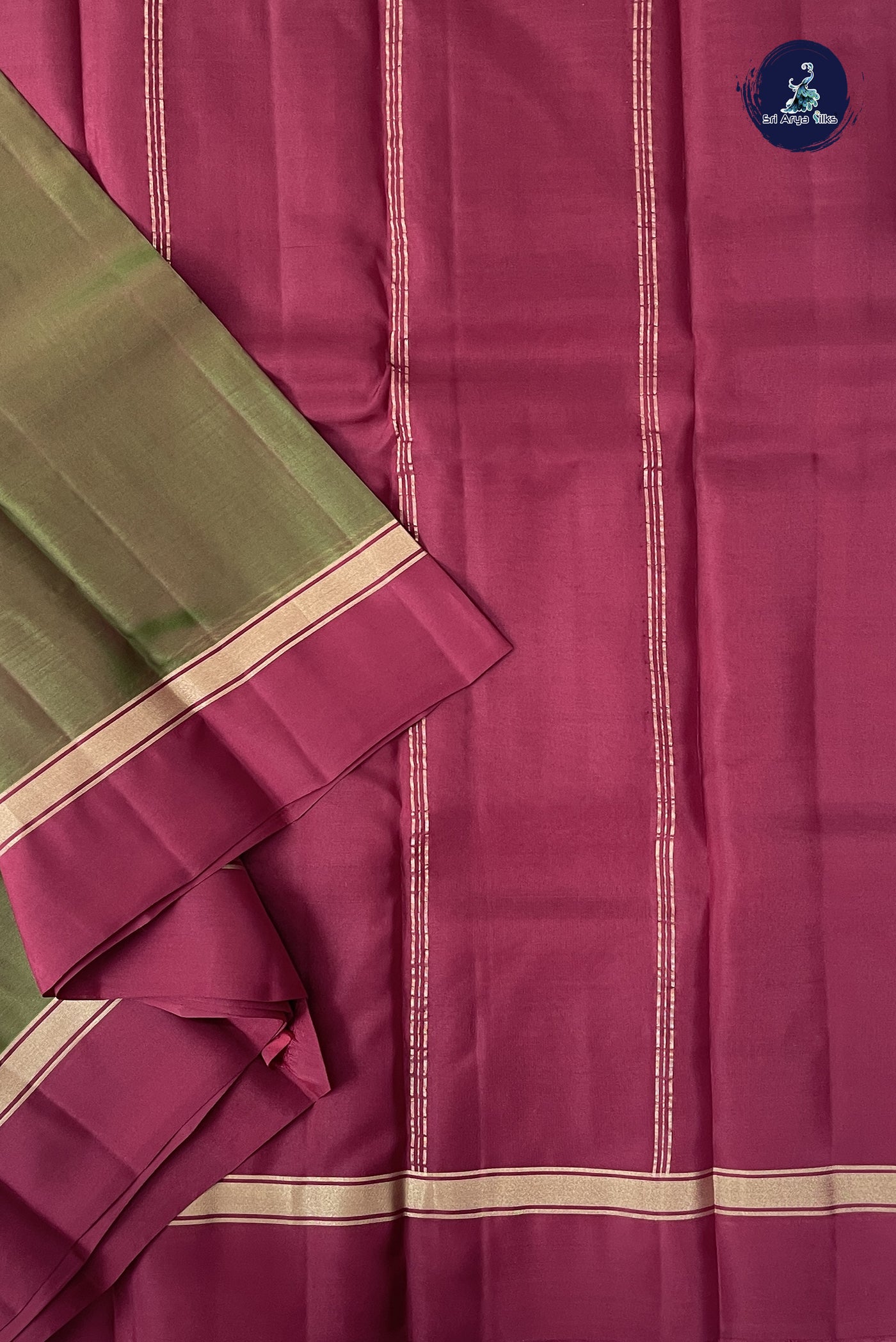 Dual Tone Green Light Weight Silk Saree With Plain Pattern