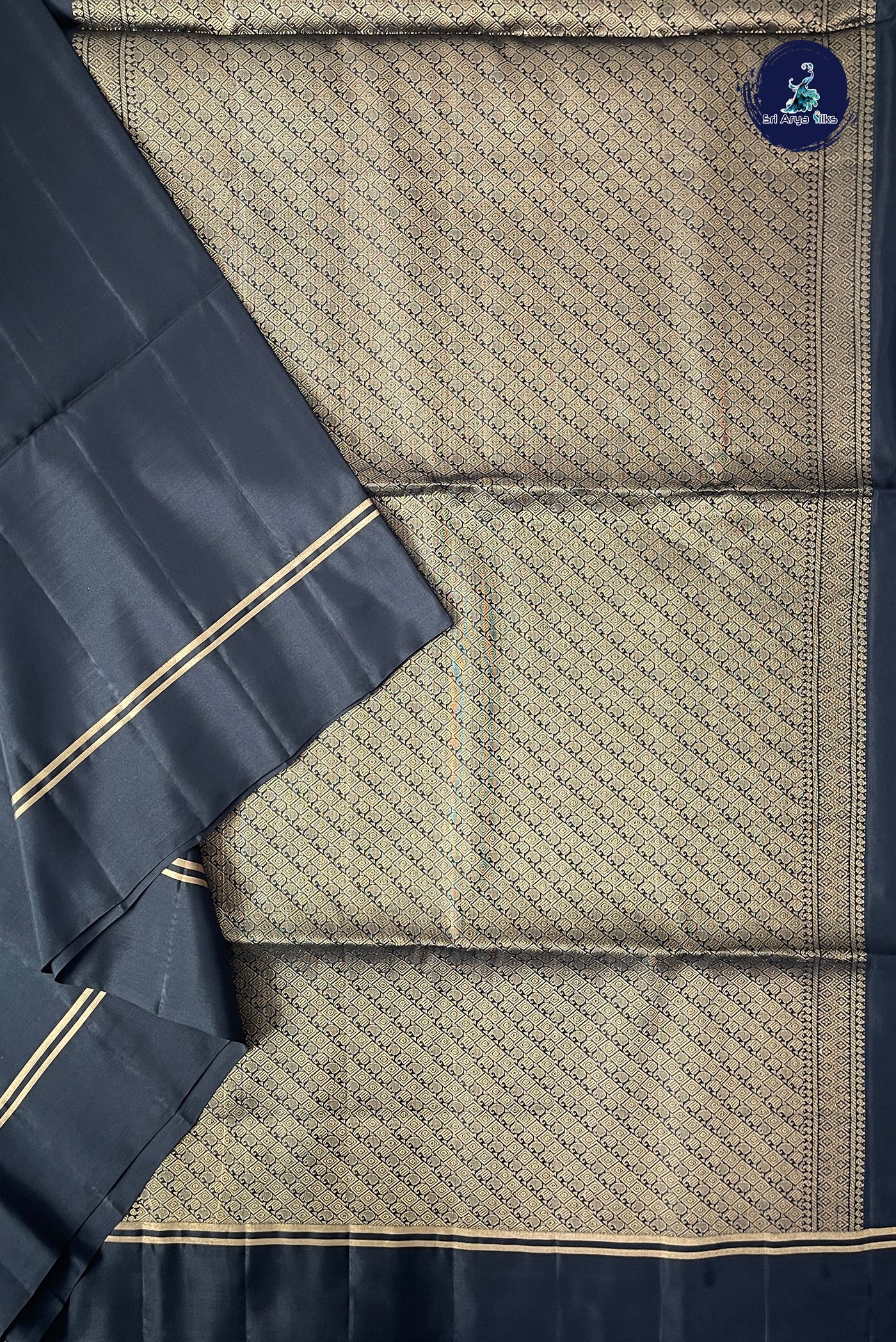 Black Half Pure Silk Saree With Plain Pattern