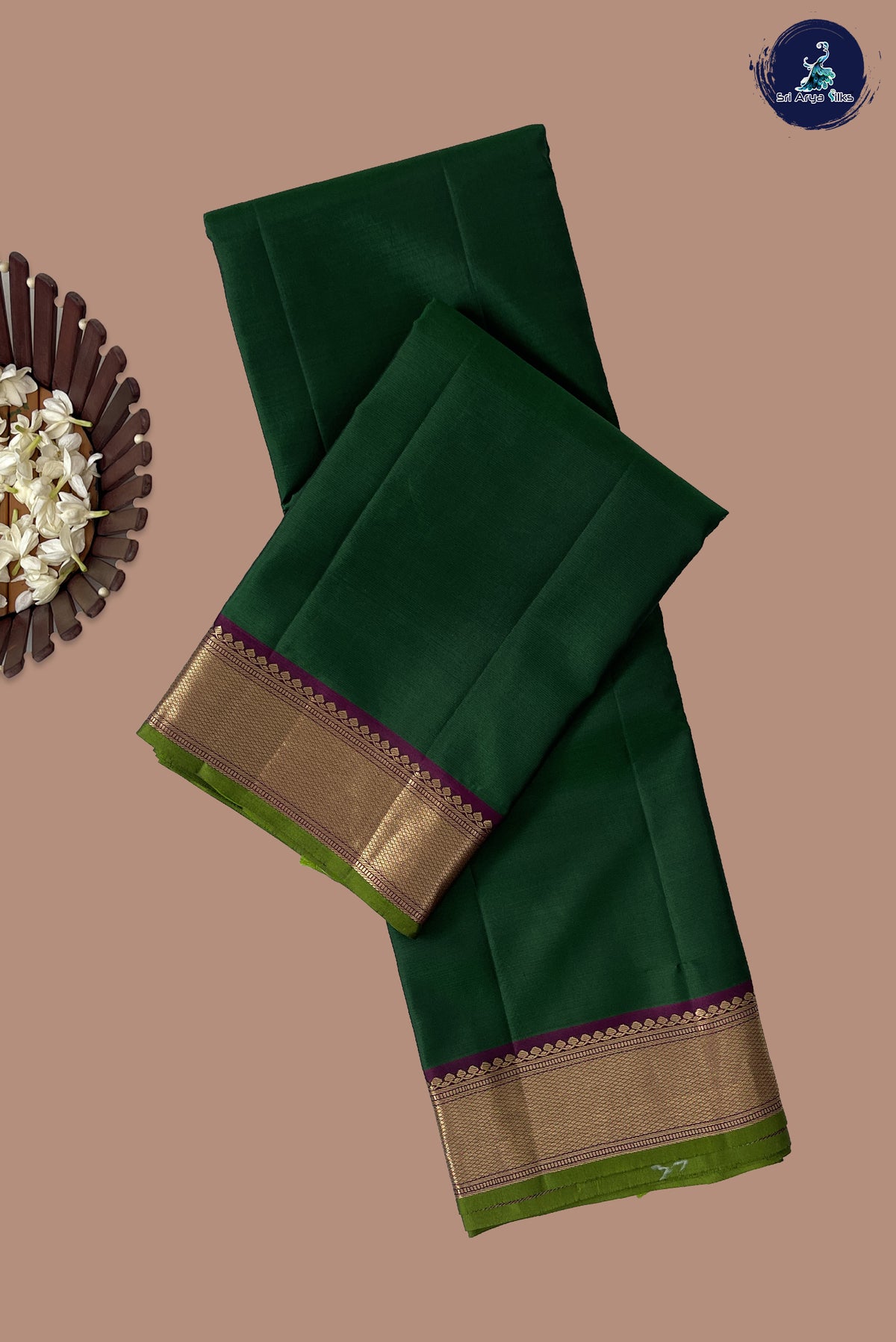 Dark Green Light Weight Silk Saree With Plain Pattern