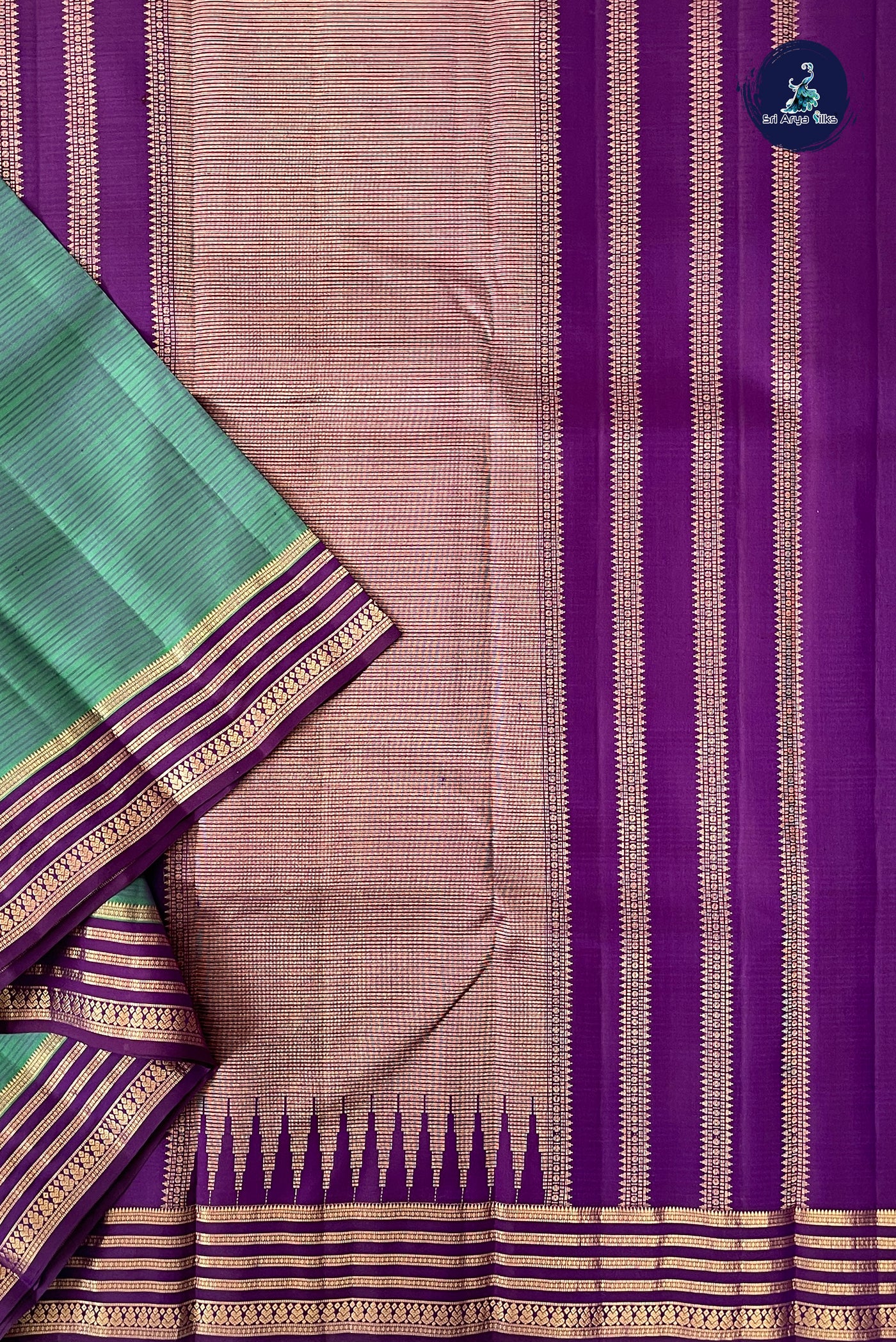 Green Light Weight Silk Saree With Doria Lines Pattern
