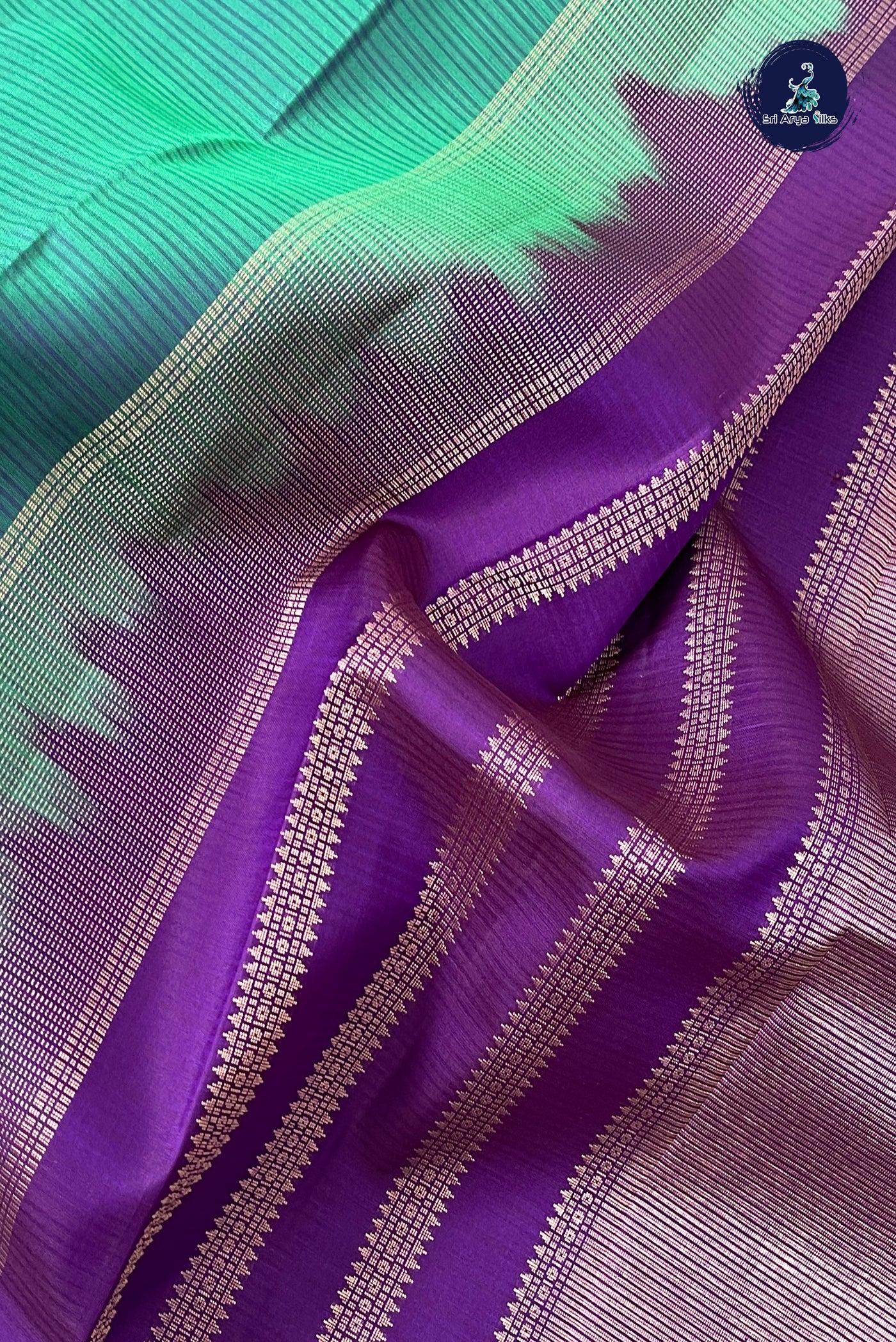 Green Light Weight Silk Saree With Doria Lines Pattern