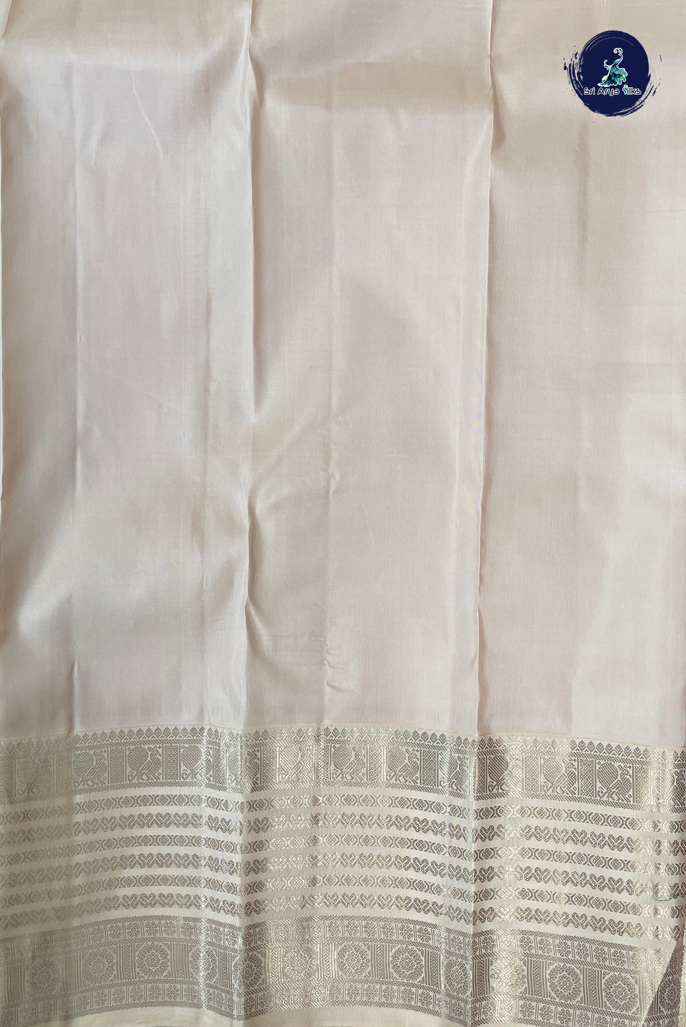 Snuf Korvai Contrast Silk Saree With Zari Buttas Pattern
