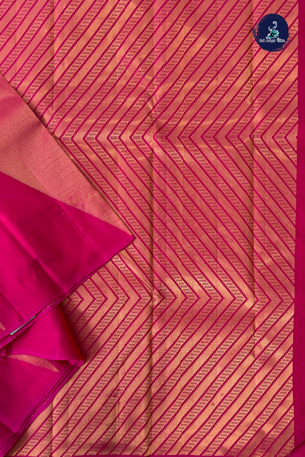 Pink Without Border Saree With Zari Woven Pattern