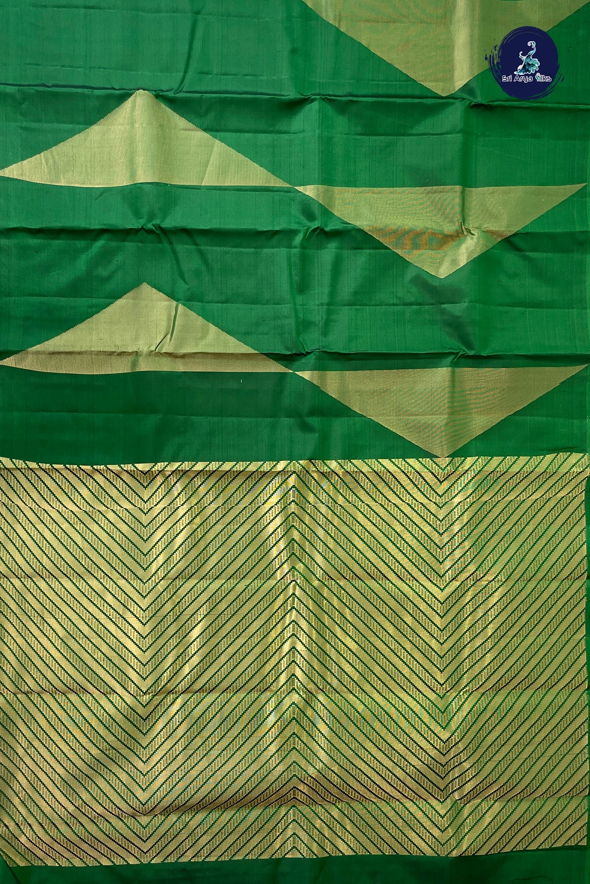 Green Without Border Saree With Zari Woven Pattern