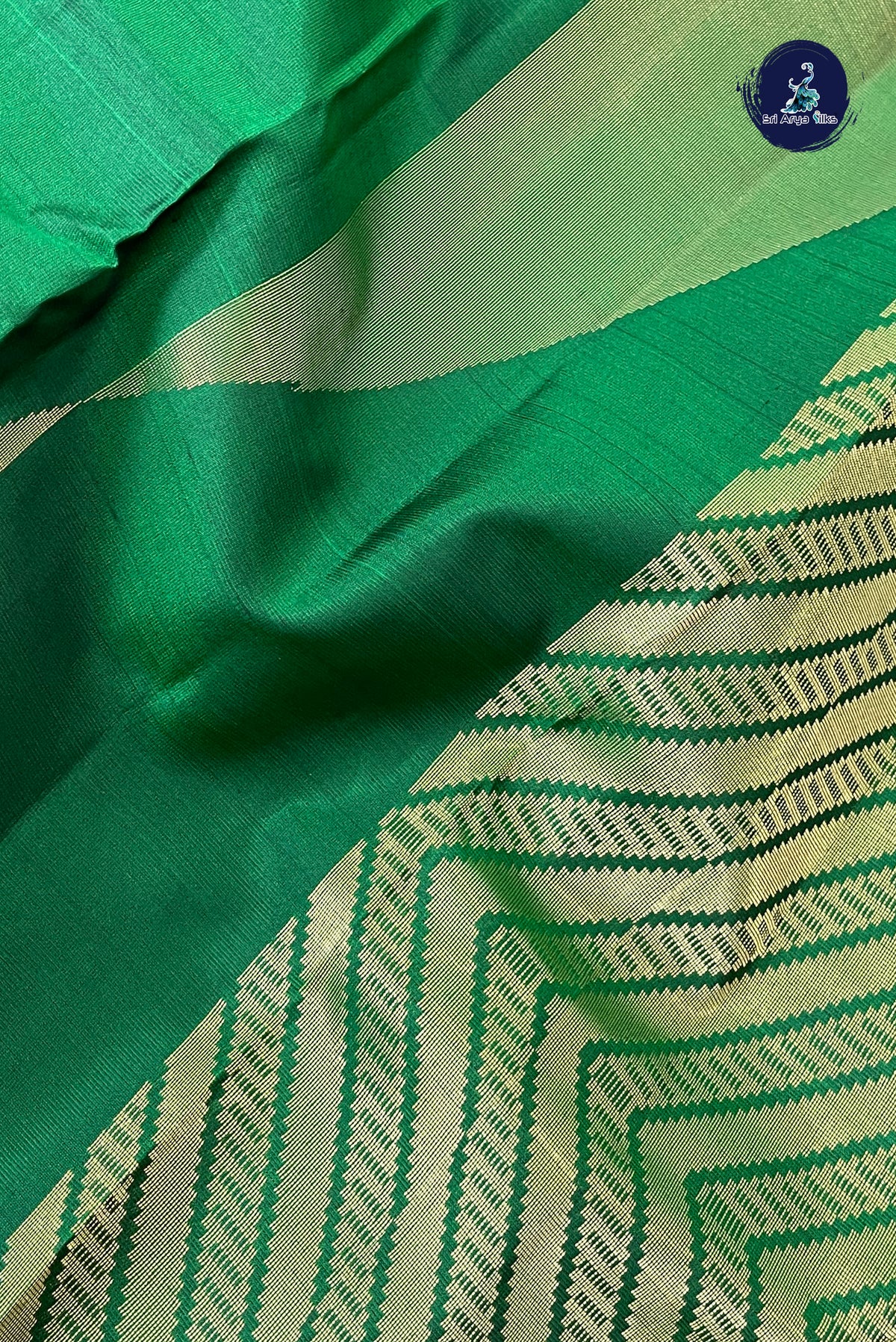 Green Without Border Saree With Zari Woven Pattern