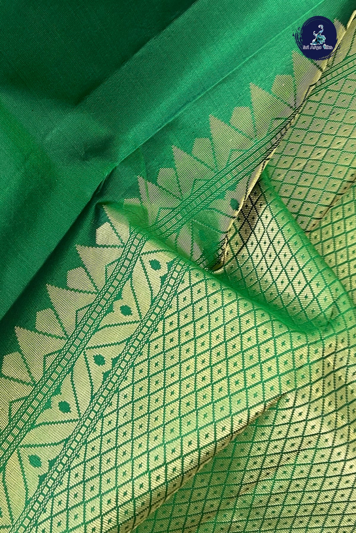 Green Thalampoo / Temple Border Silk Saree With Plain Pattern