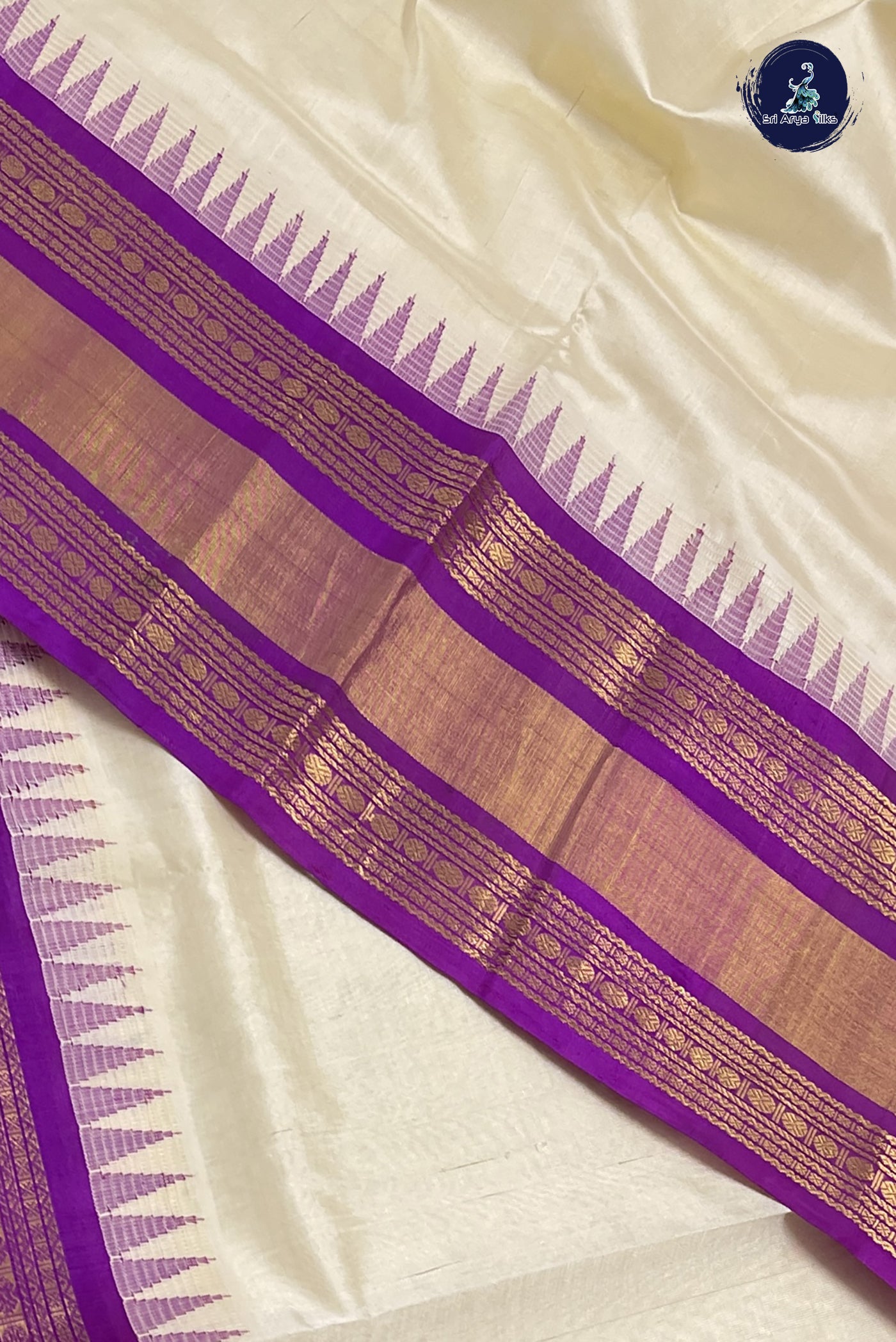 Cream Korvai Silk Cotton Saree With Plain Pattern