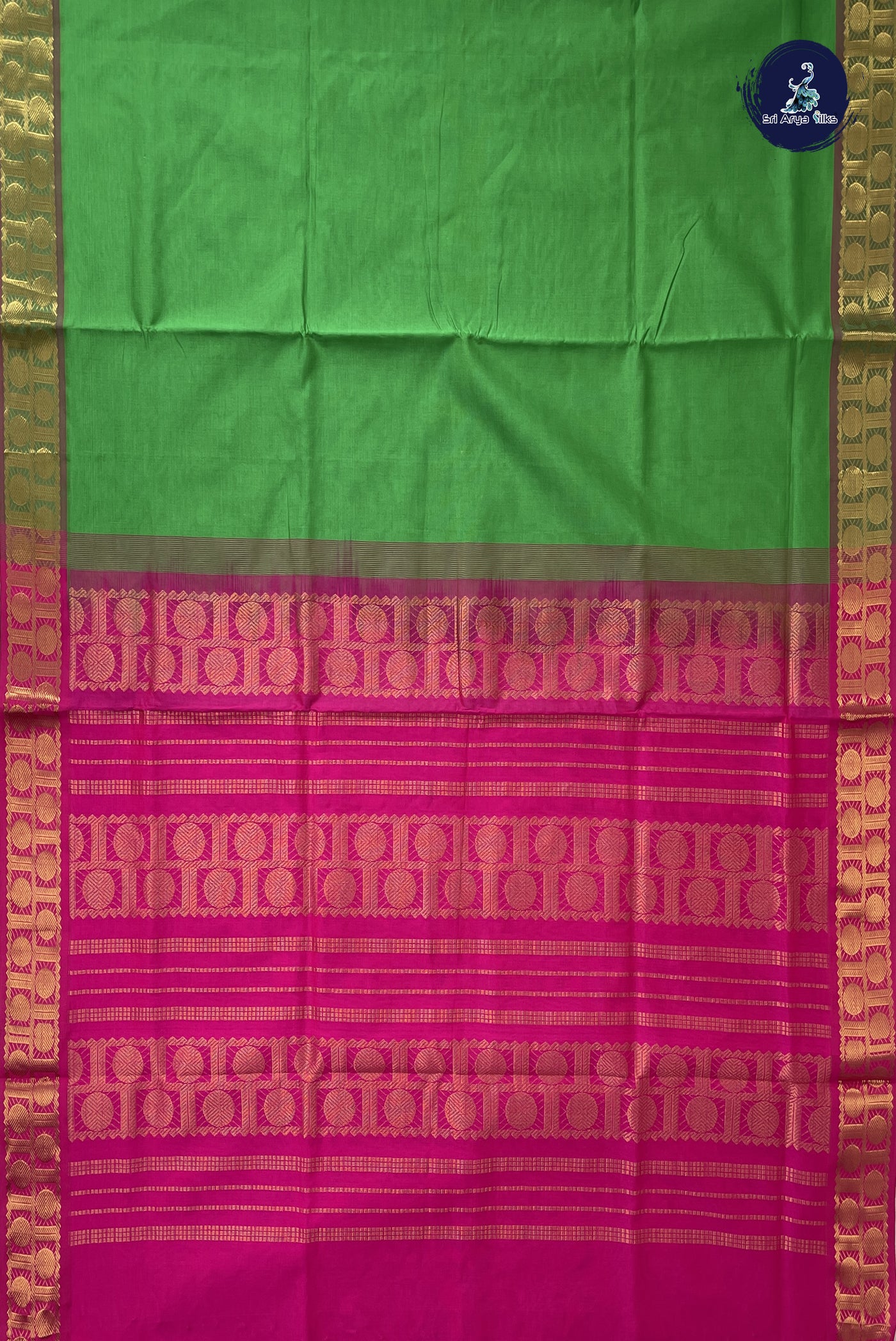 Green Semi Silk Cotton Saree With Plain Pattern