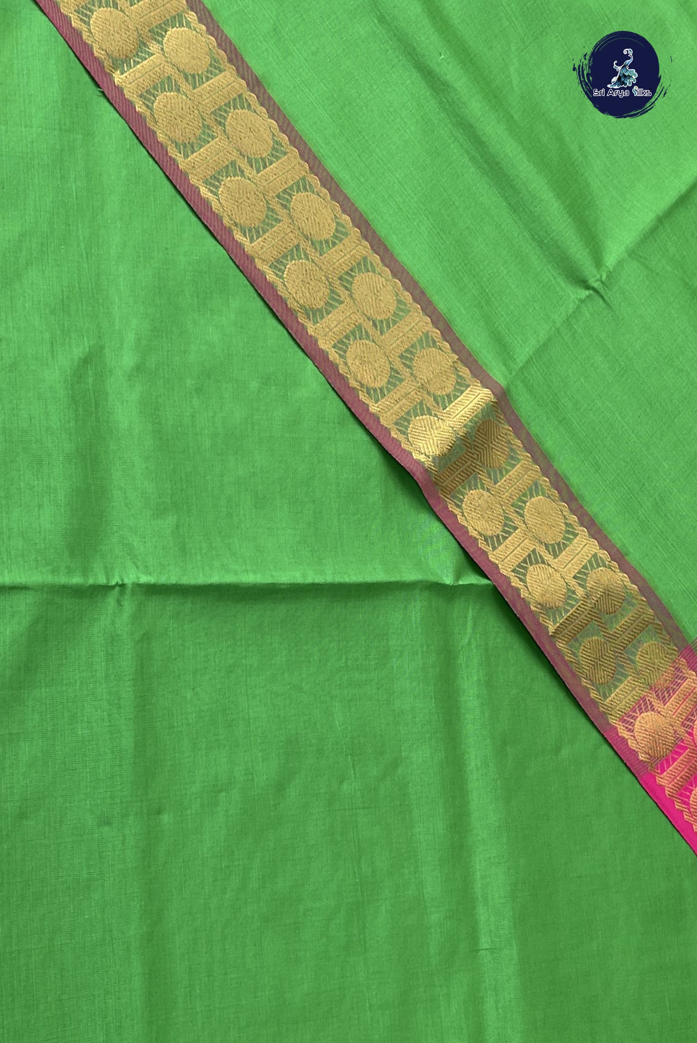 Green Semi Silk Cotton Saree With Plain Pattern