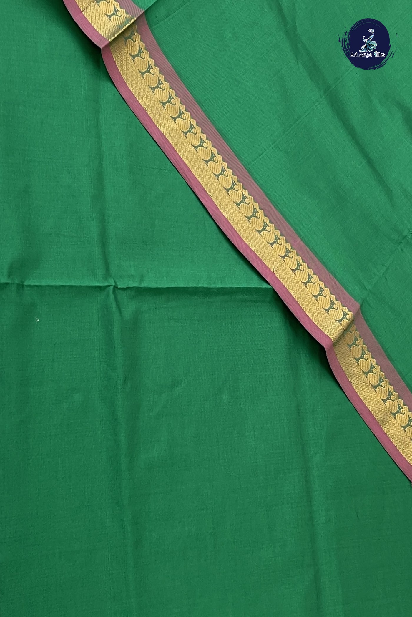 Green Semi Silk Cotton Saree With Plain Pattern