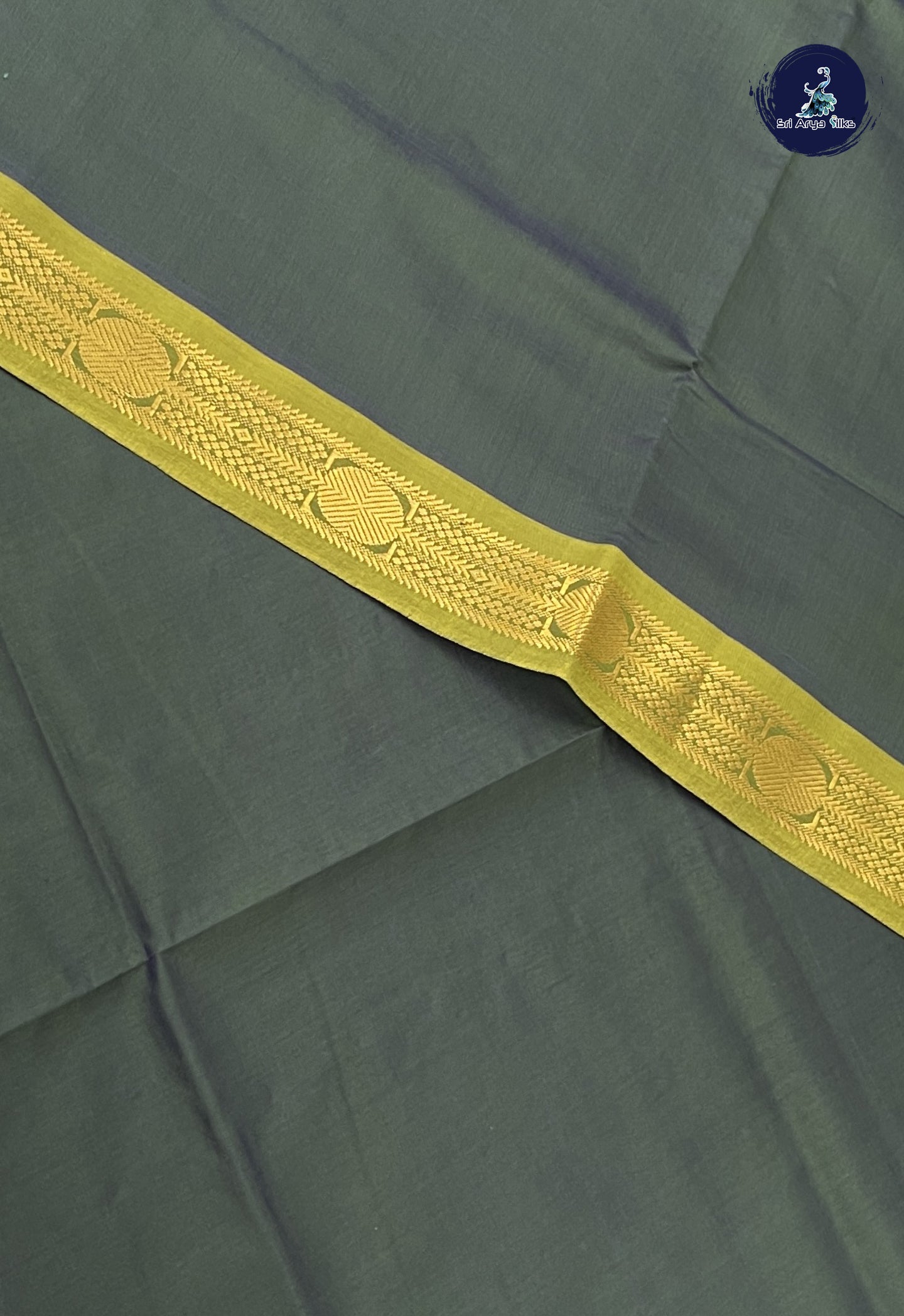 Bottle Green Kanchi Semi Silk Cotton Saree With Plain Pattern