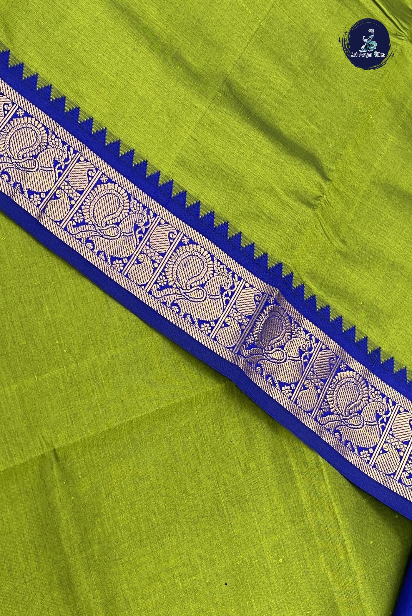 Green Kanchi Semi Silk Cotton Saree With Plain Pattern