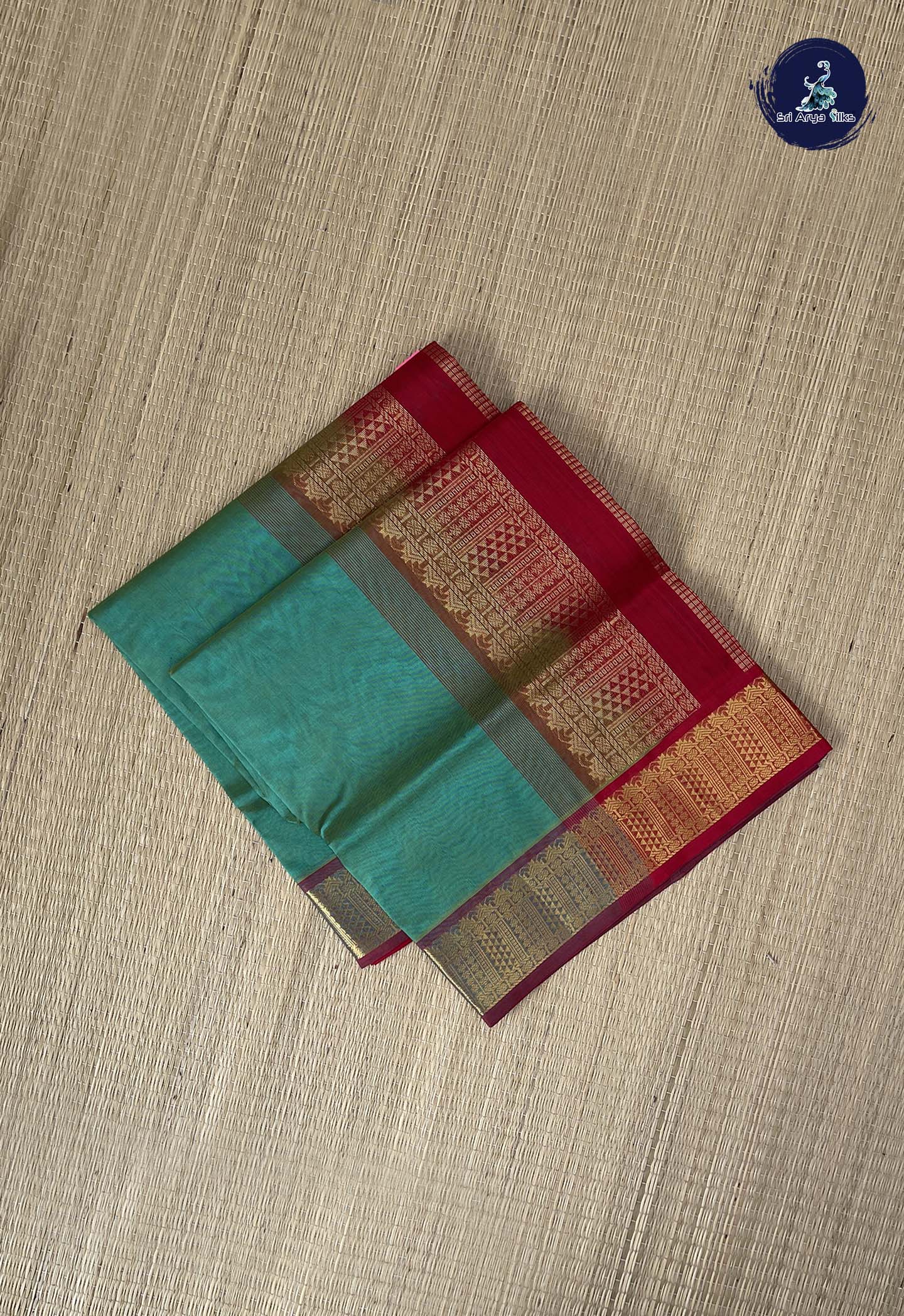 Dual Tone Green Simple Silk Cotton Saree With Plain Pattern