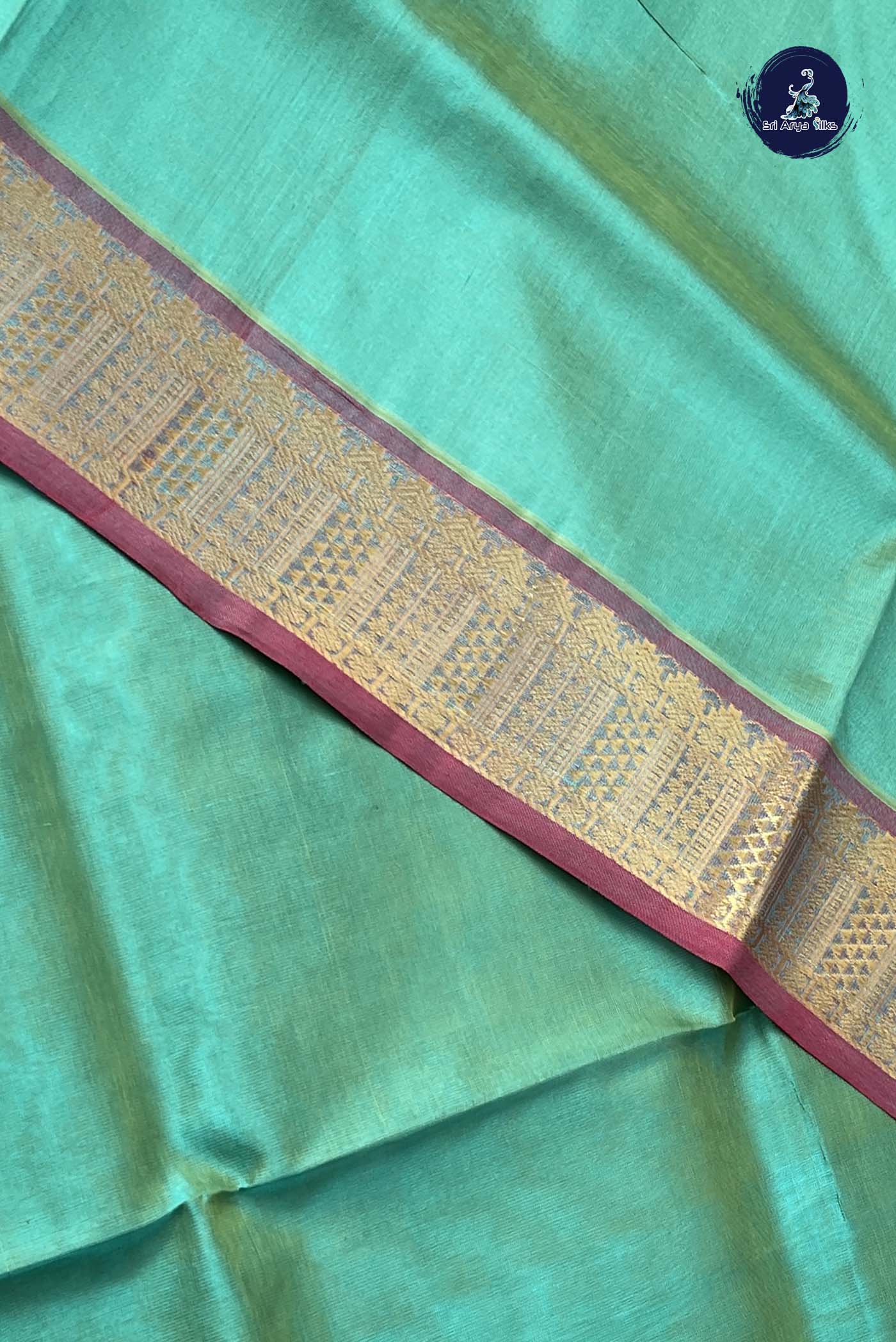 Dual Tone Green Simple Silk Cotton Saree With Plain Pattern