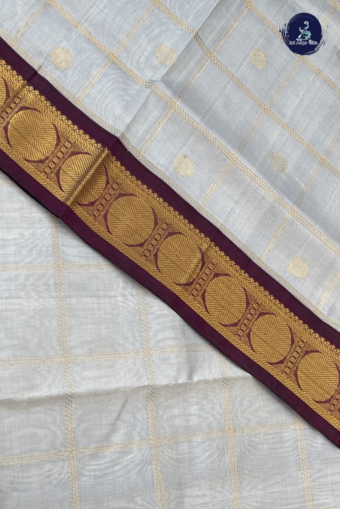 Silver Grey Checked Saree With Zari Checked Pattern