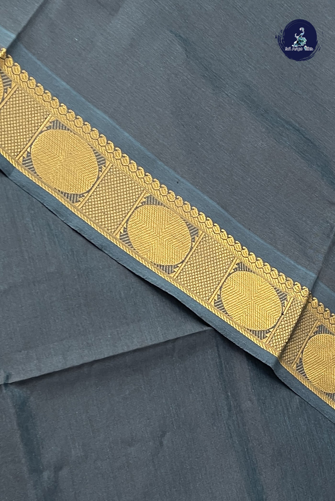 Green Kanchi Semi Silk Cotton Saree With Plain Pattern