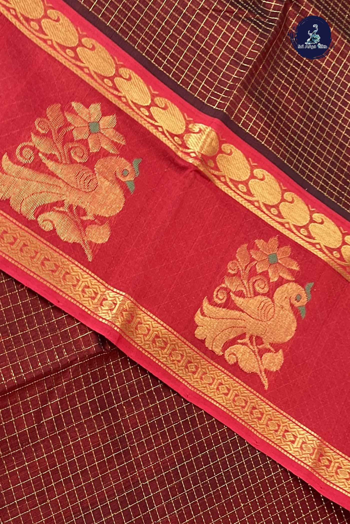 Dual Tone Maroon Checked Saree With Zari Checked Pattern