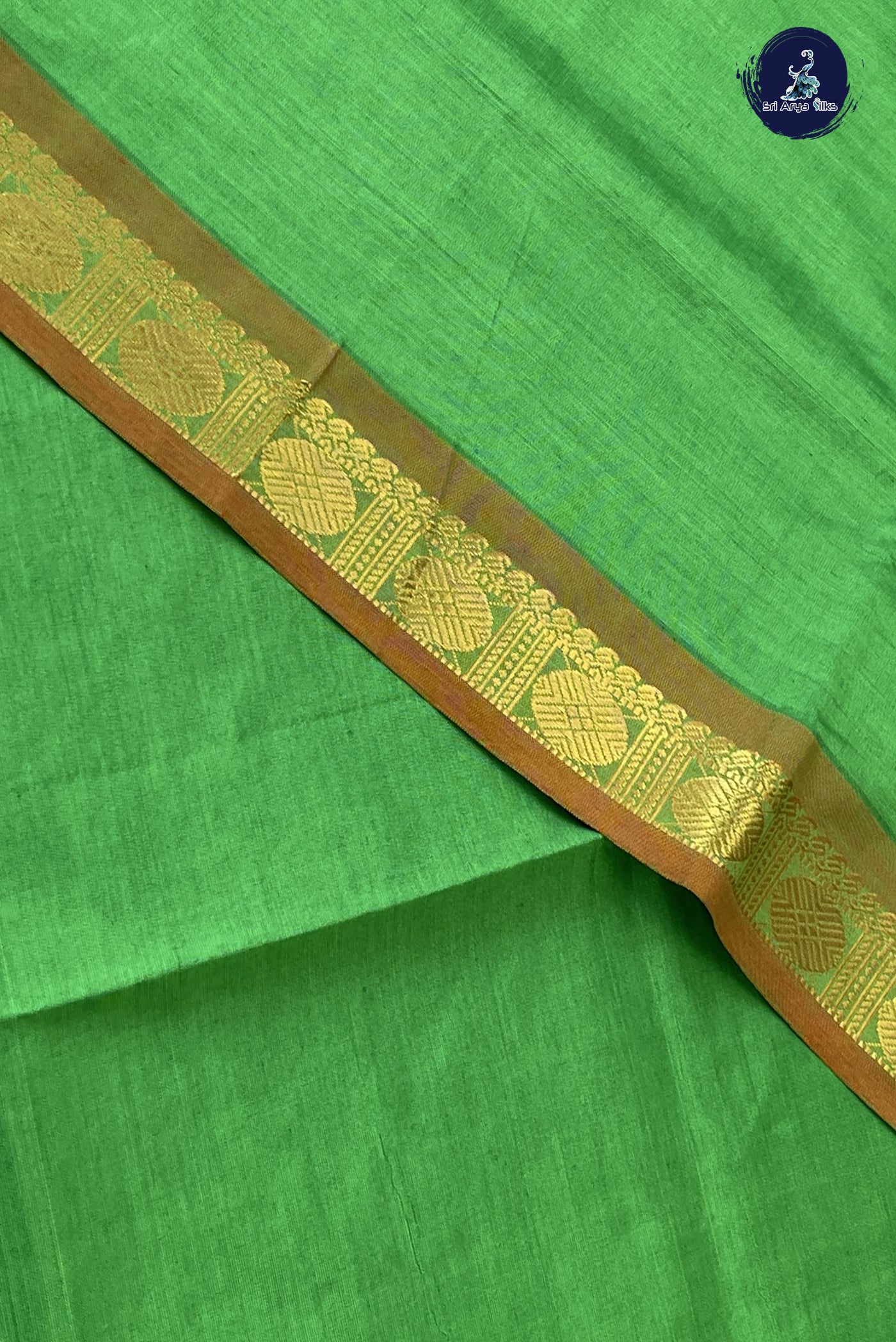 Parrot Green Kanchi Semi Silk Cotton Saree With Plain Pattern