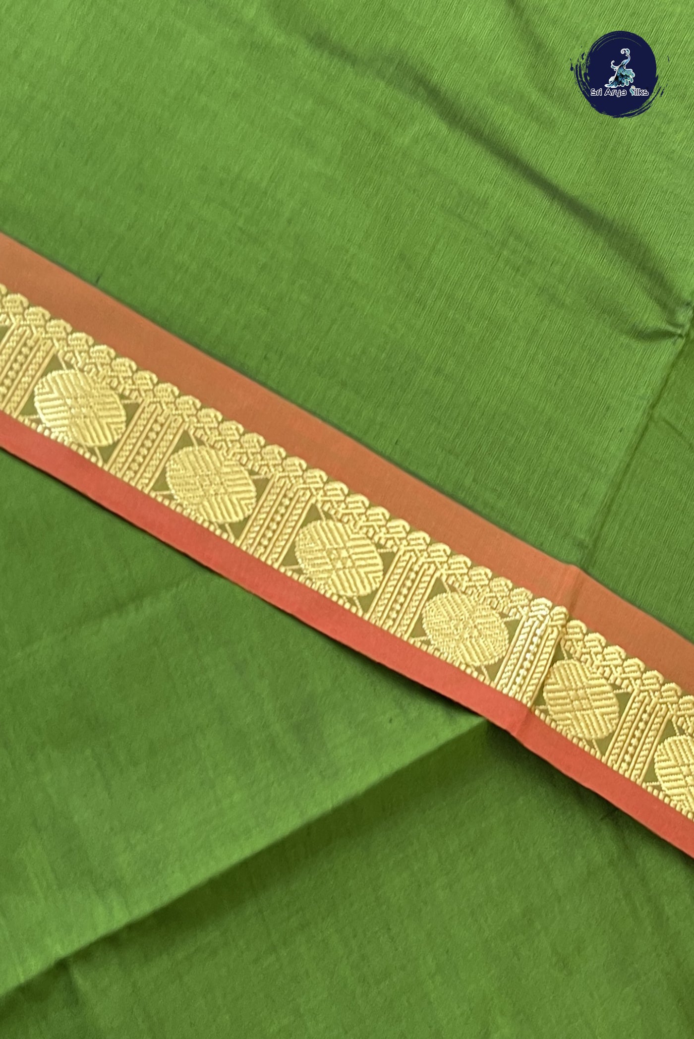 Green Kanchi Semi Silk Cotton Saree With Plain Pattern