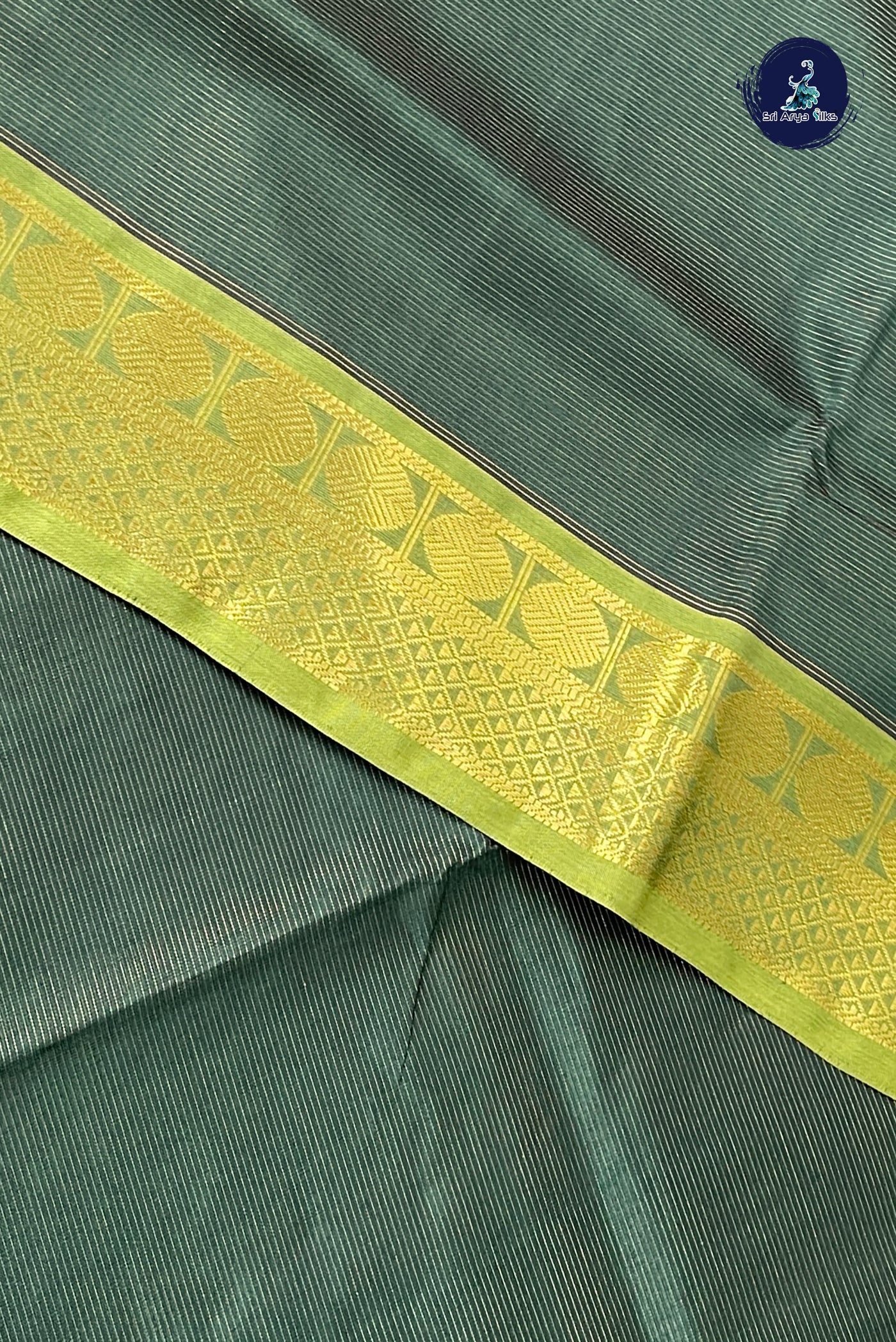 Bottle Green Vaira Oosi Silk Cotton Saree With Vaira Oosi Pattern