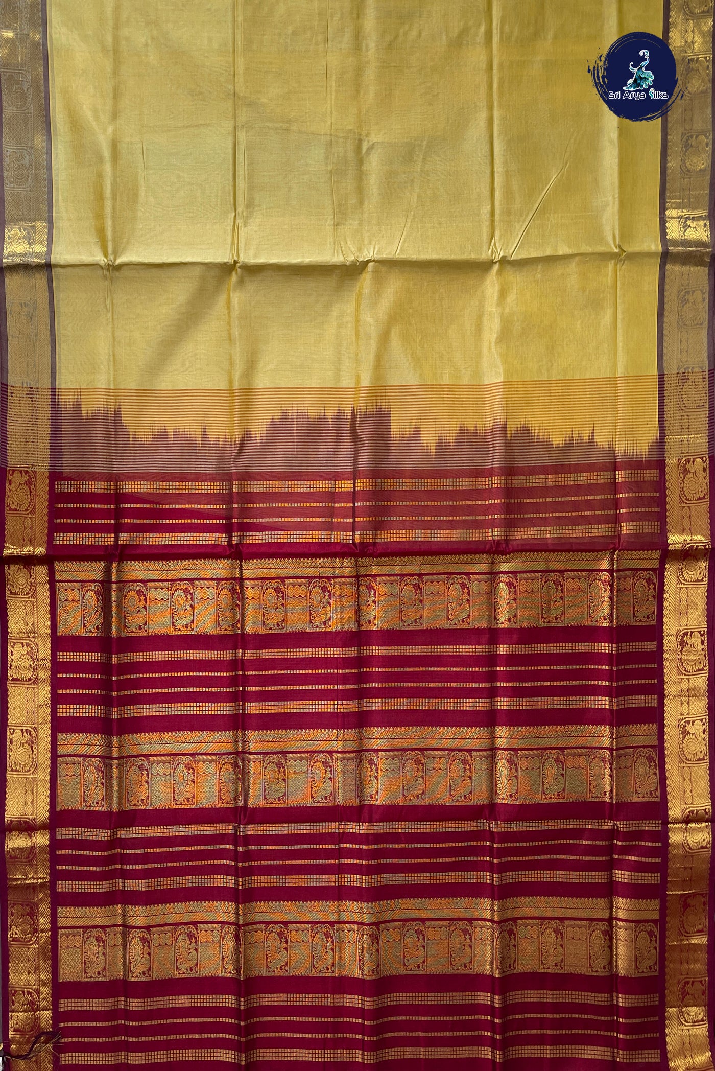 Cream Simple Silk Cotton Saree With Plain Pattern