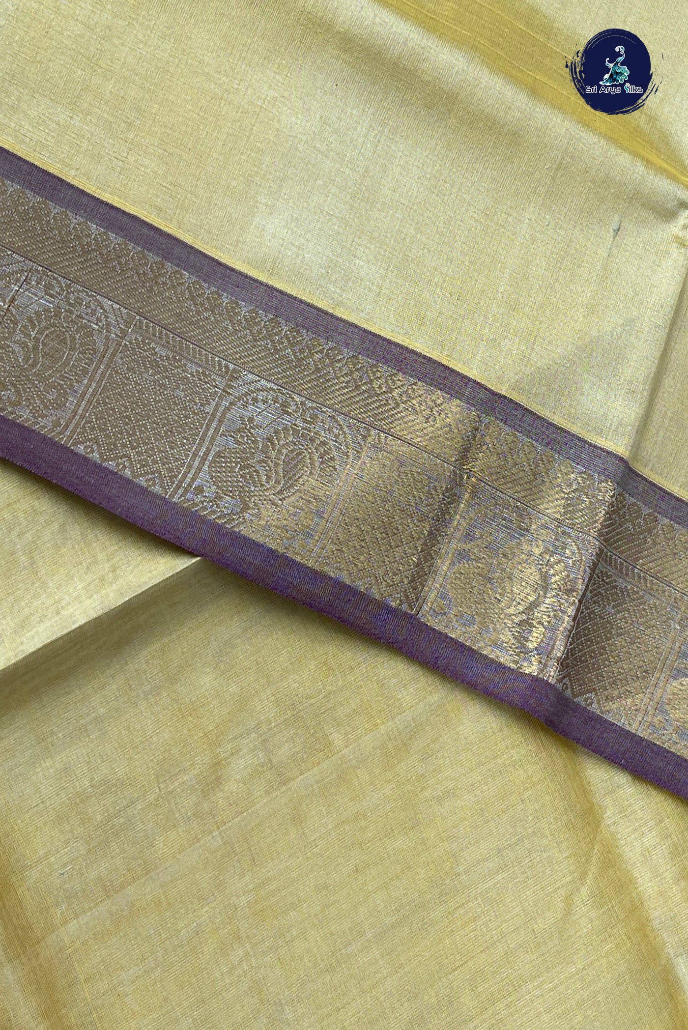 Cream Simple Silk Cotton Saree With Plain Pattern